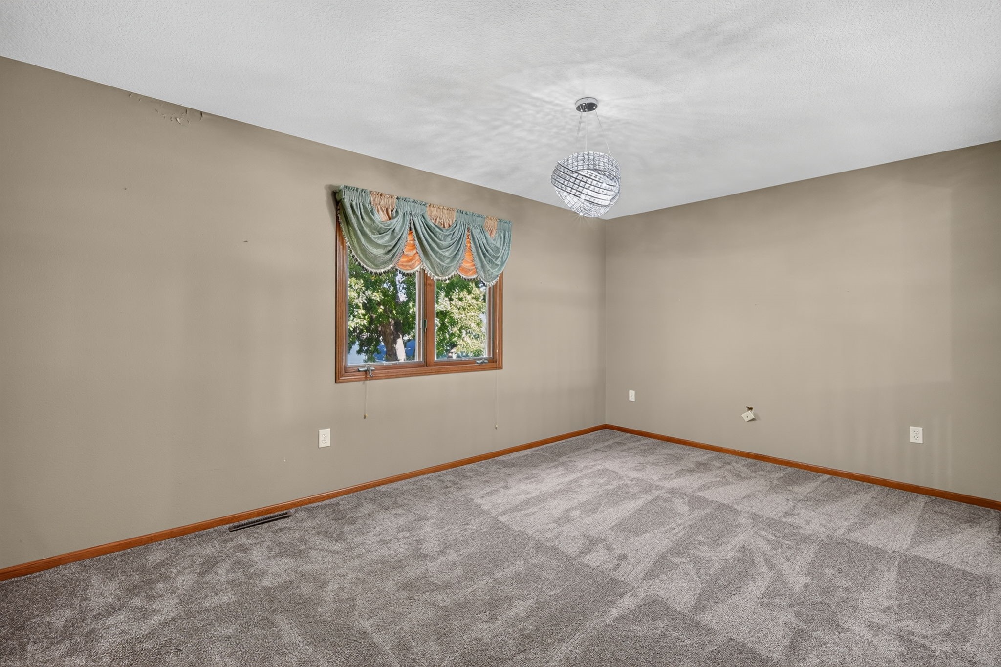1320 E 17th Street Property Photo 18