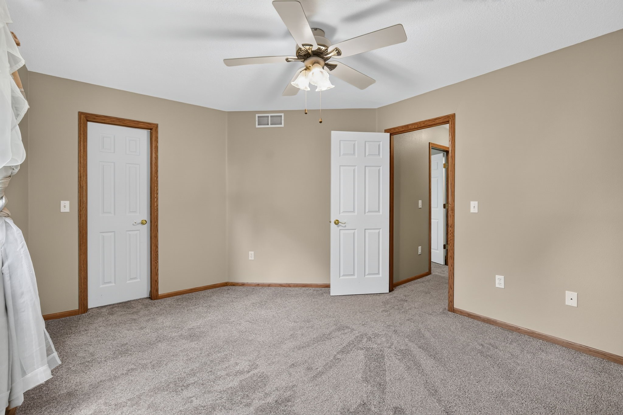 1320 E 17th Street Property Photo 25