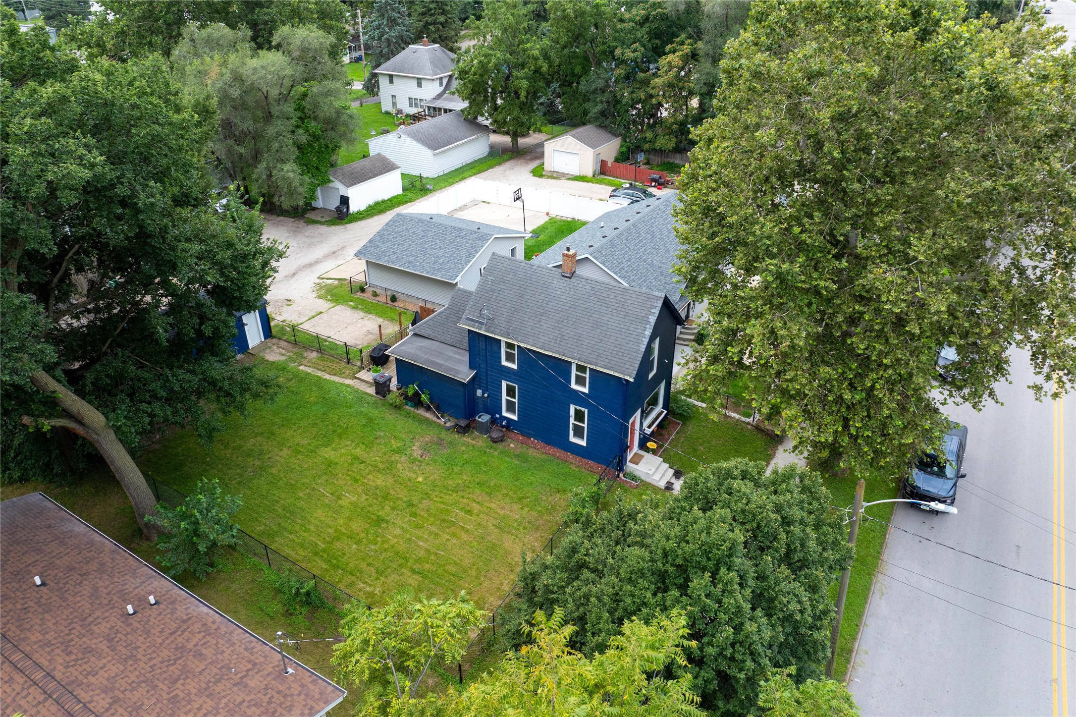 1913 E Walnut Street Property Photo 1