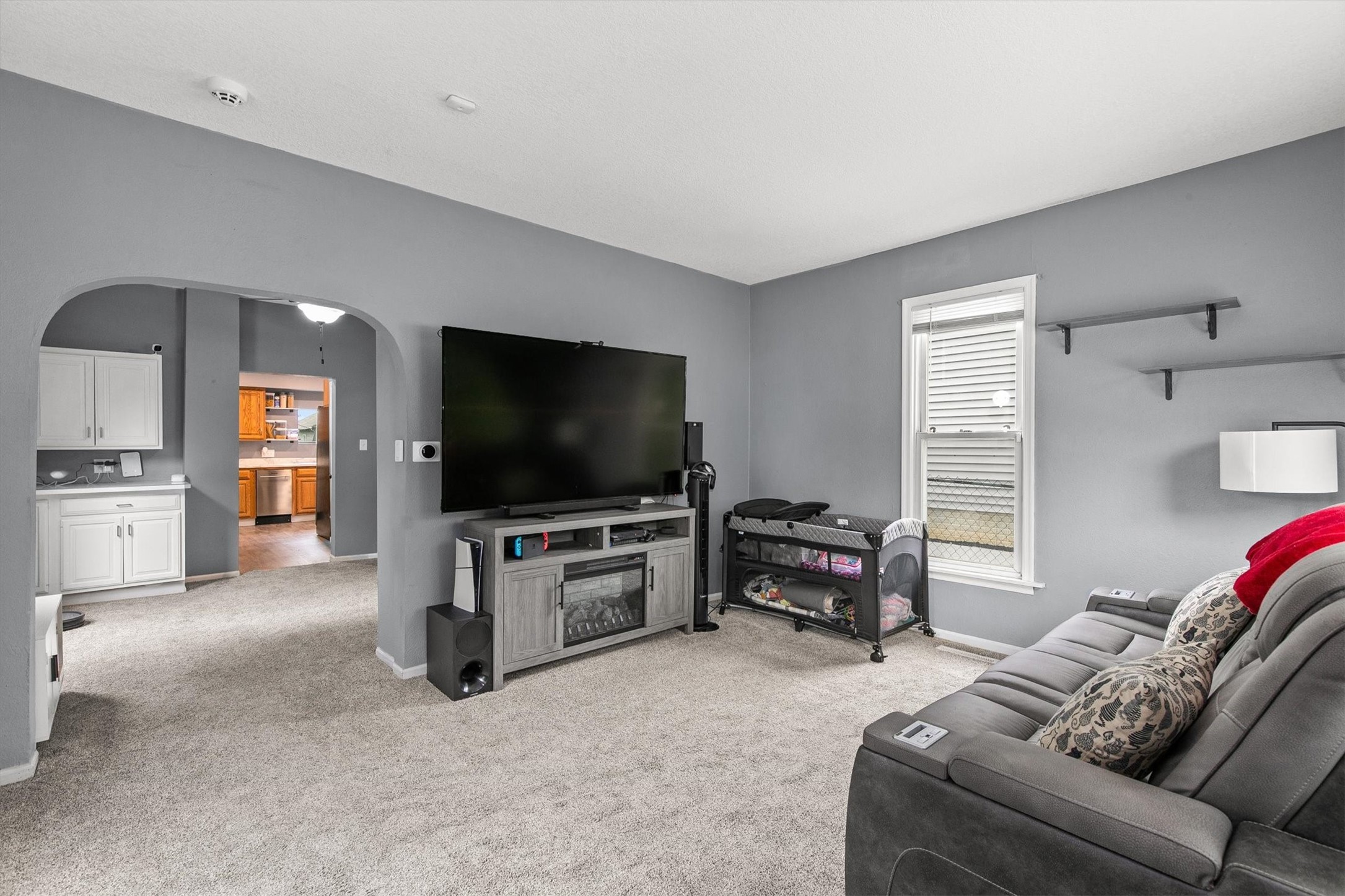 1913 E Walnut Street Property Photo 4