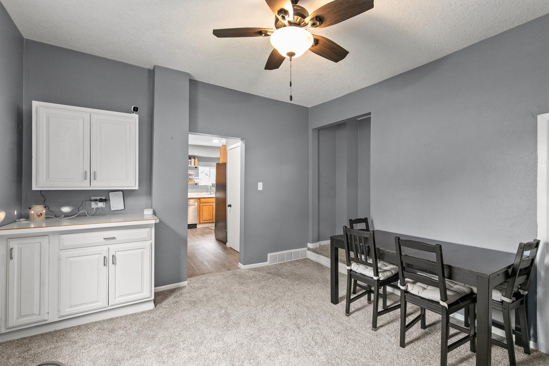 1913 E Walnut Street Property Photo 9