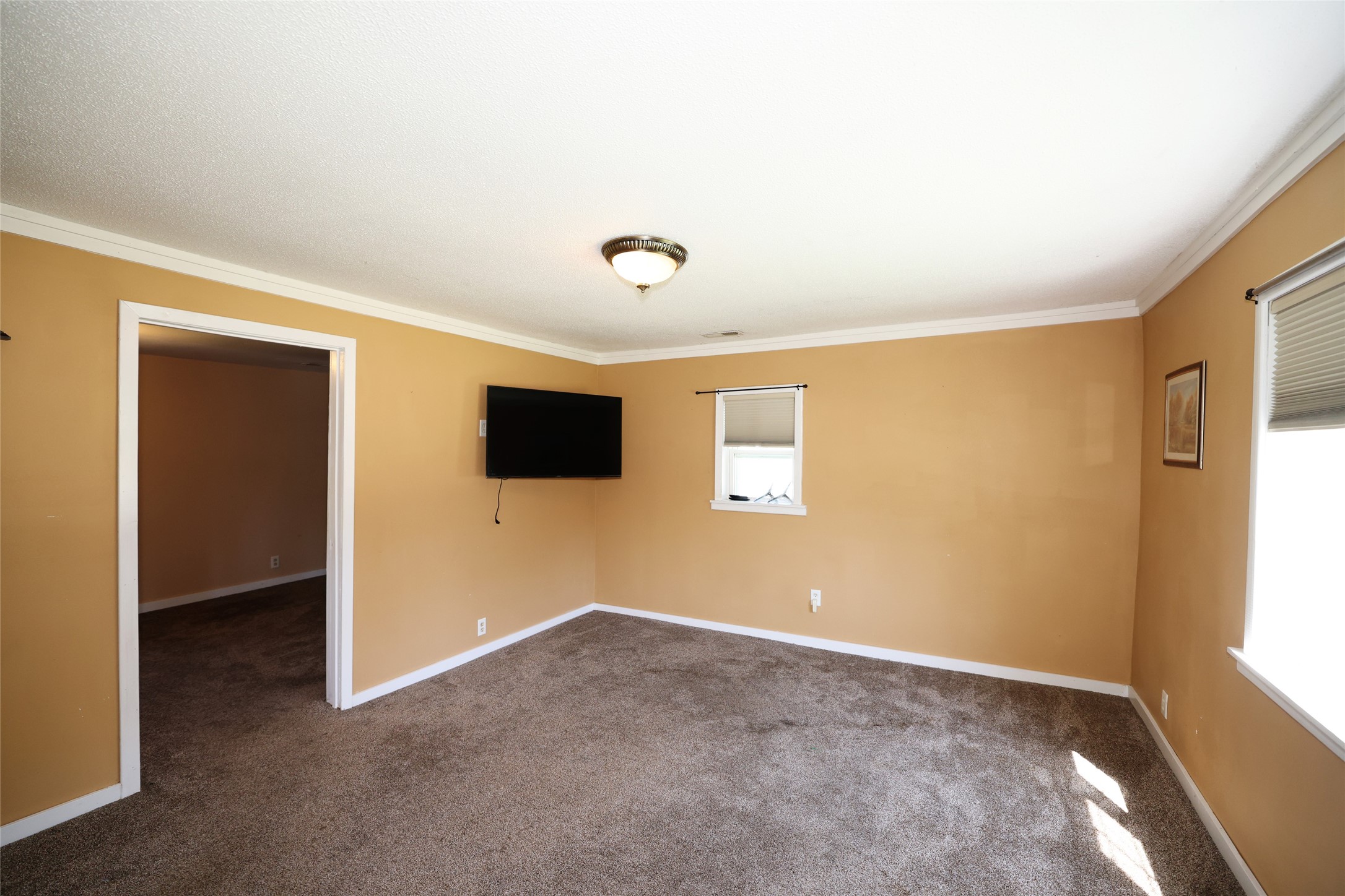 215 S State Street Property Photo 3