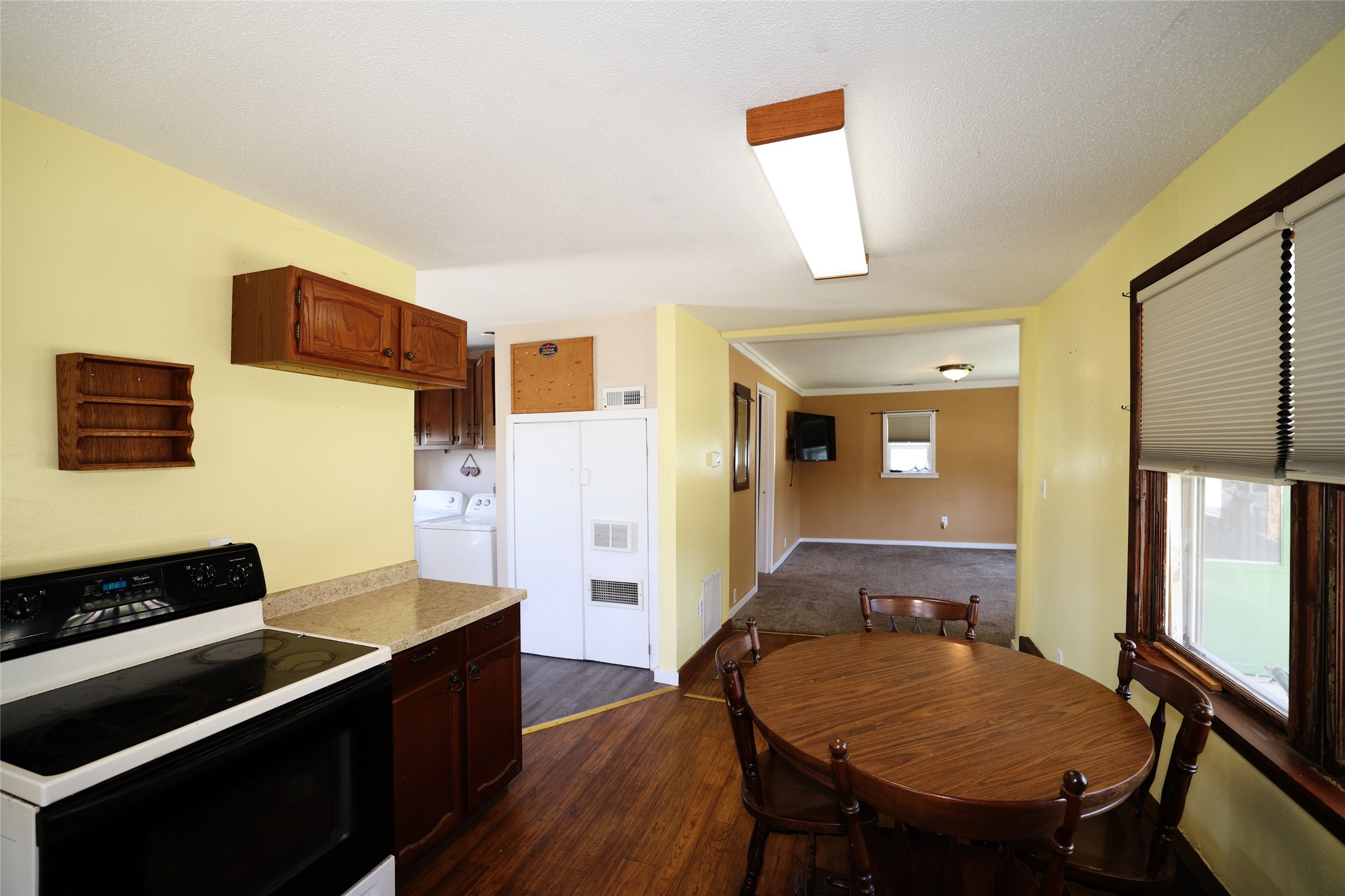 215 S State Street Property Photo 6