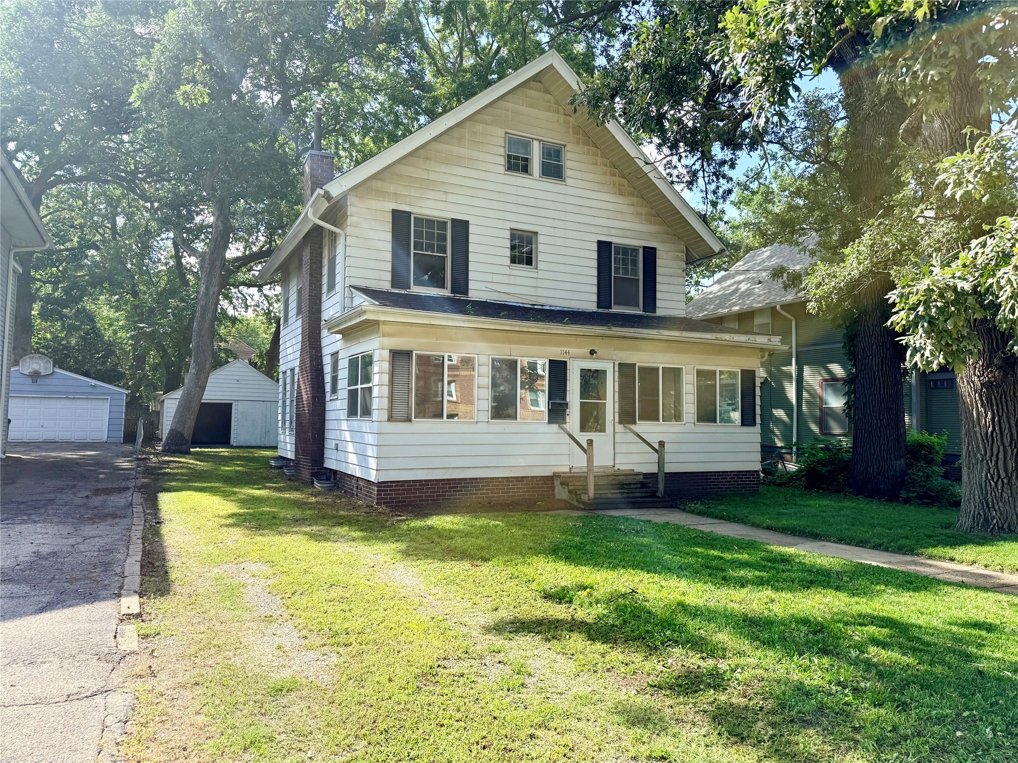 1144 35th Street Property Photo 1