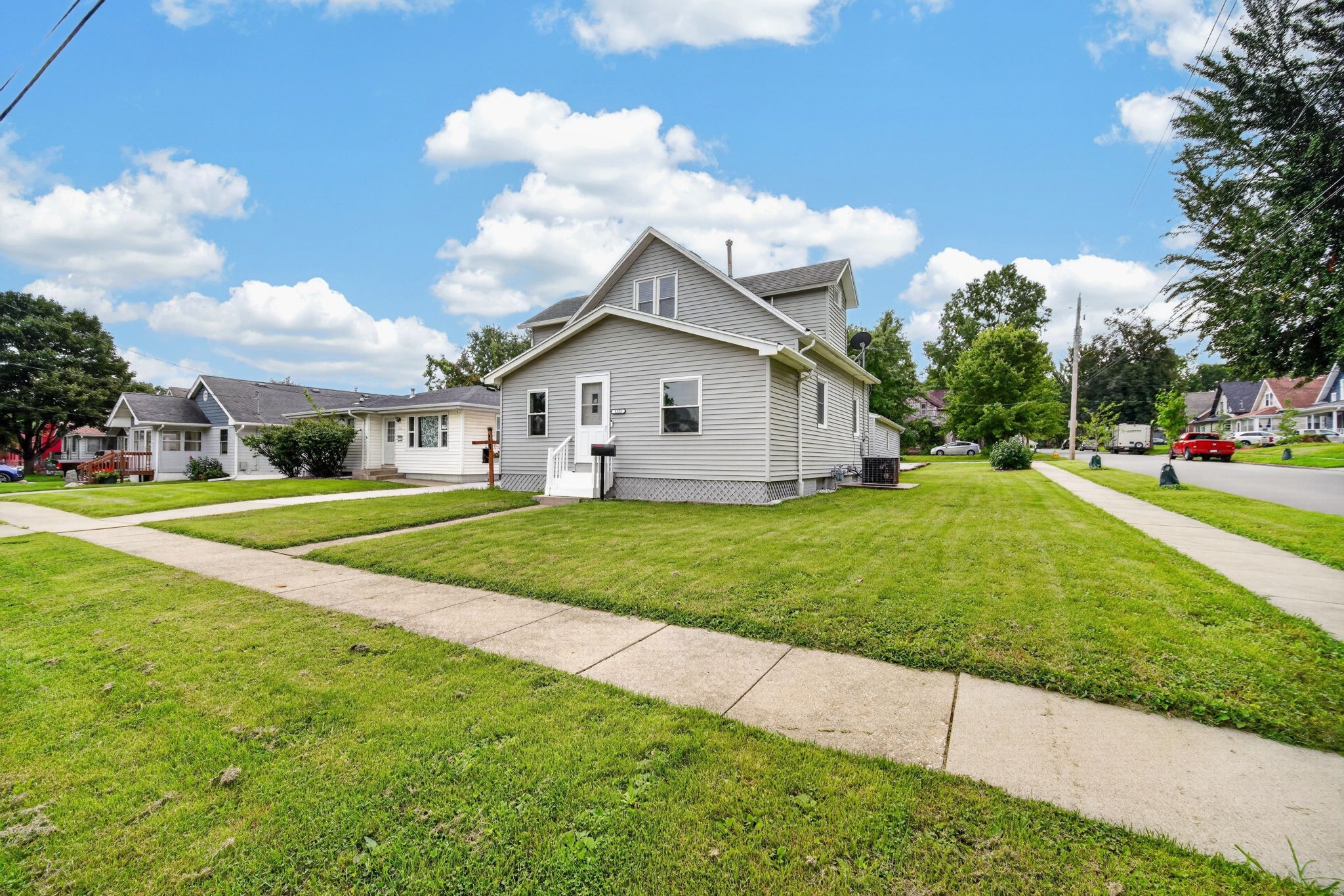 1325 E Tiffin Avenue Property Photo 1