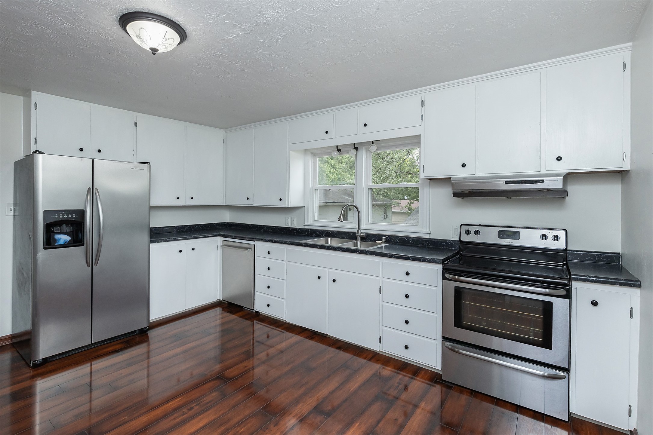 421 E Thornton Avenue Property Photo 3