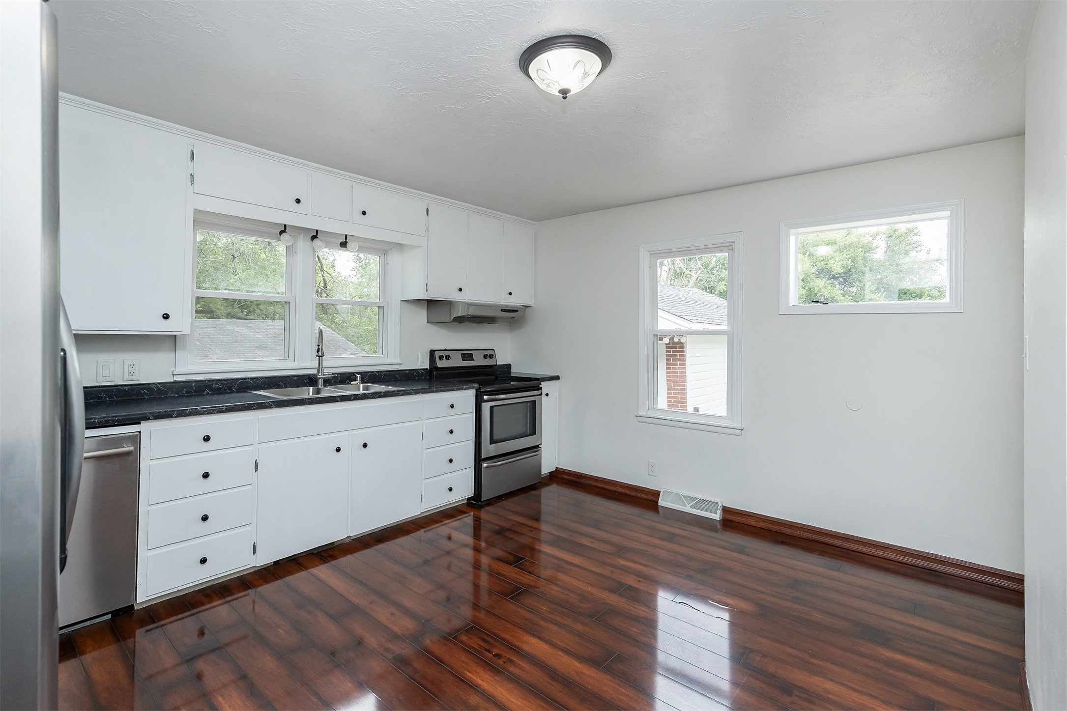 421 E Thornton Avenue Property Photo 4
