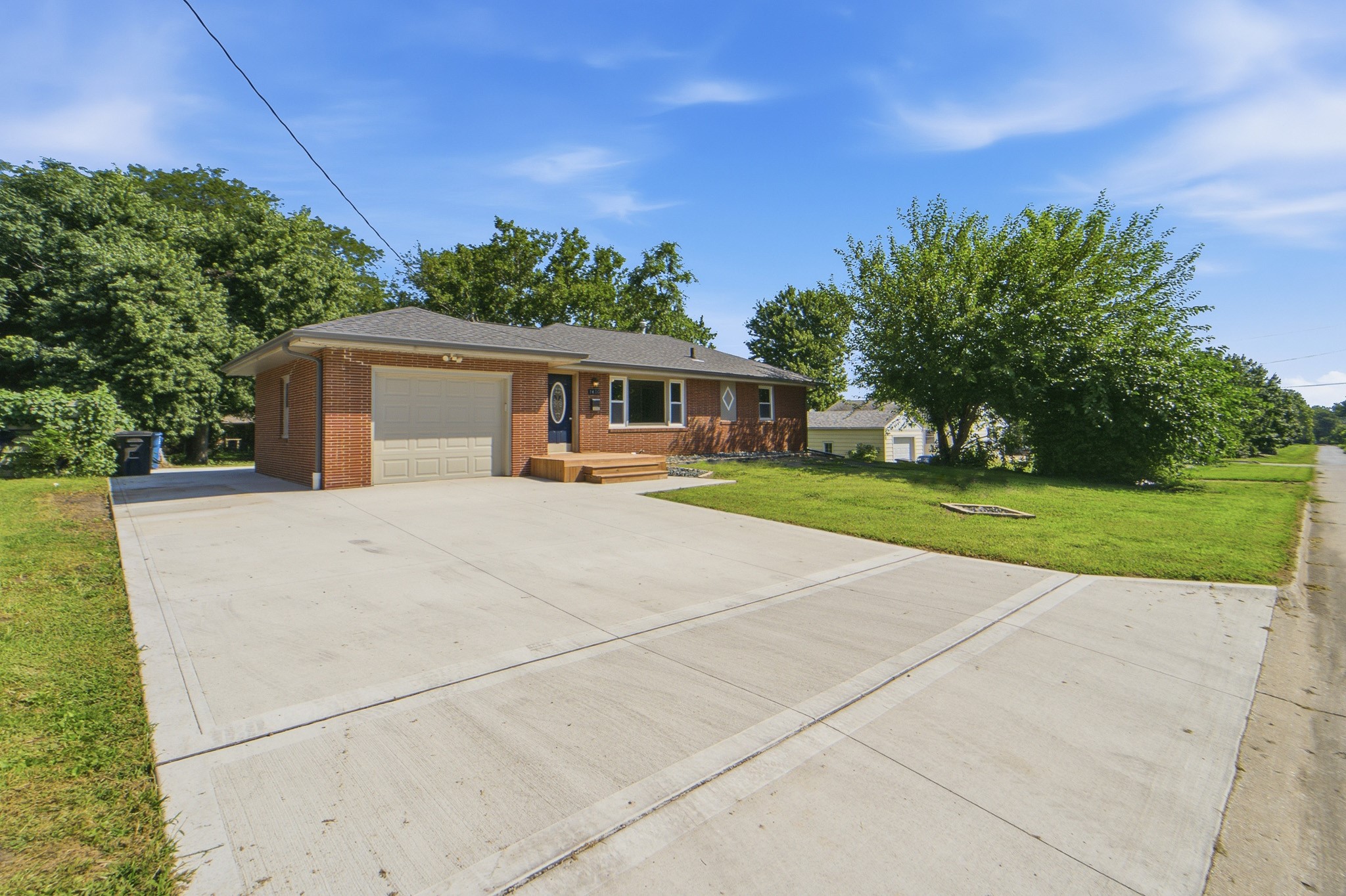 1410 E Sheridan Avenue Property Photo 1