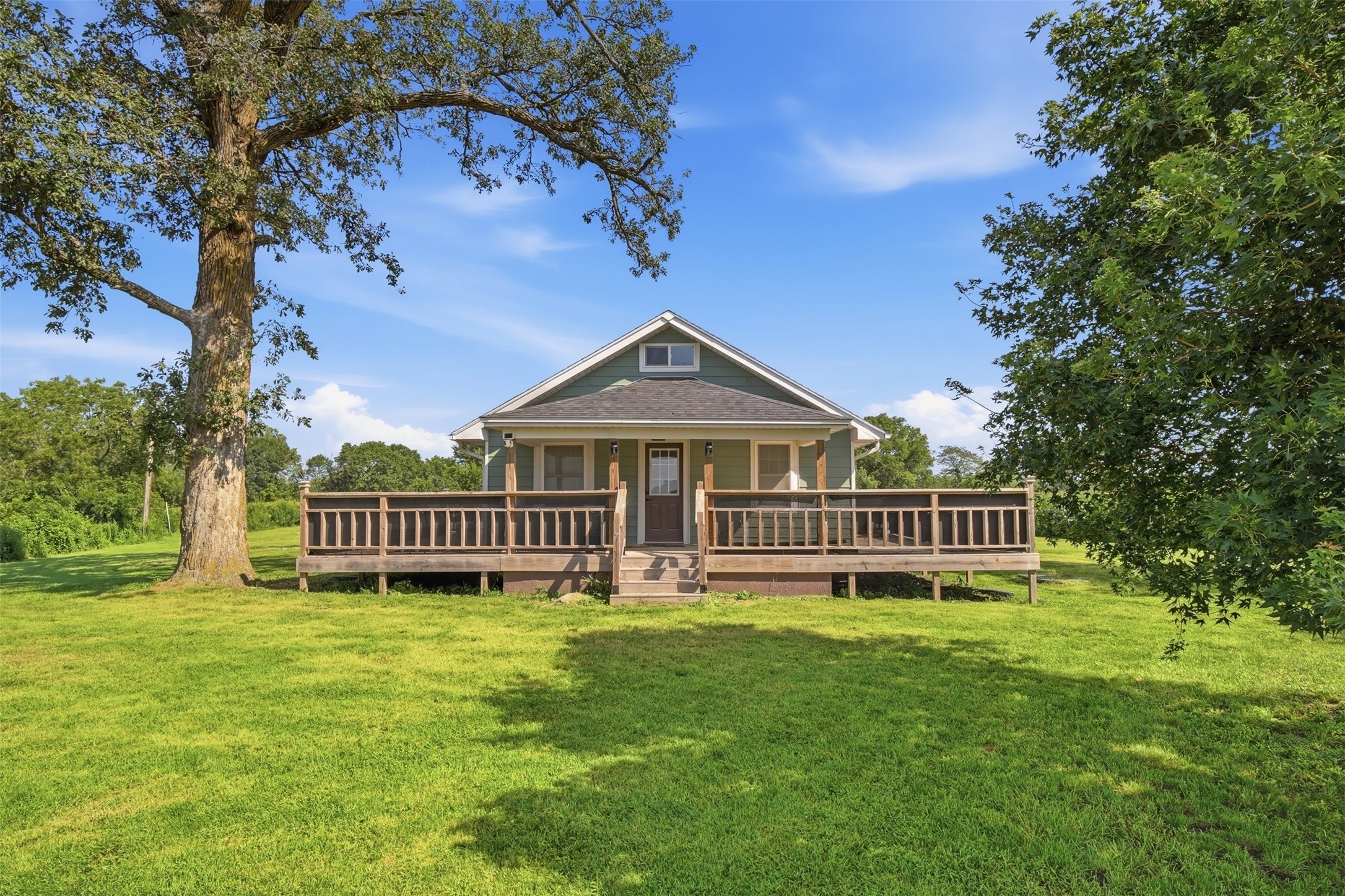 667 Perry Street Property Photo 1