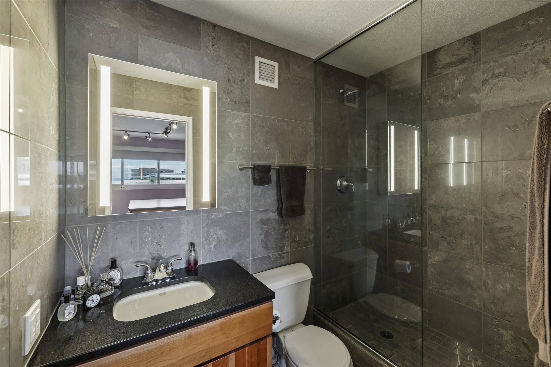 300 Walnut Street 1509 Property Photo 27