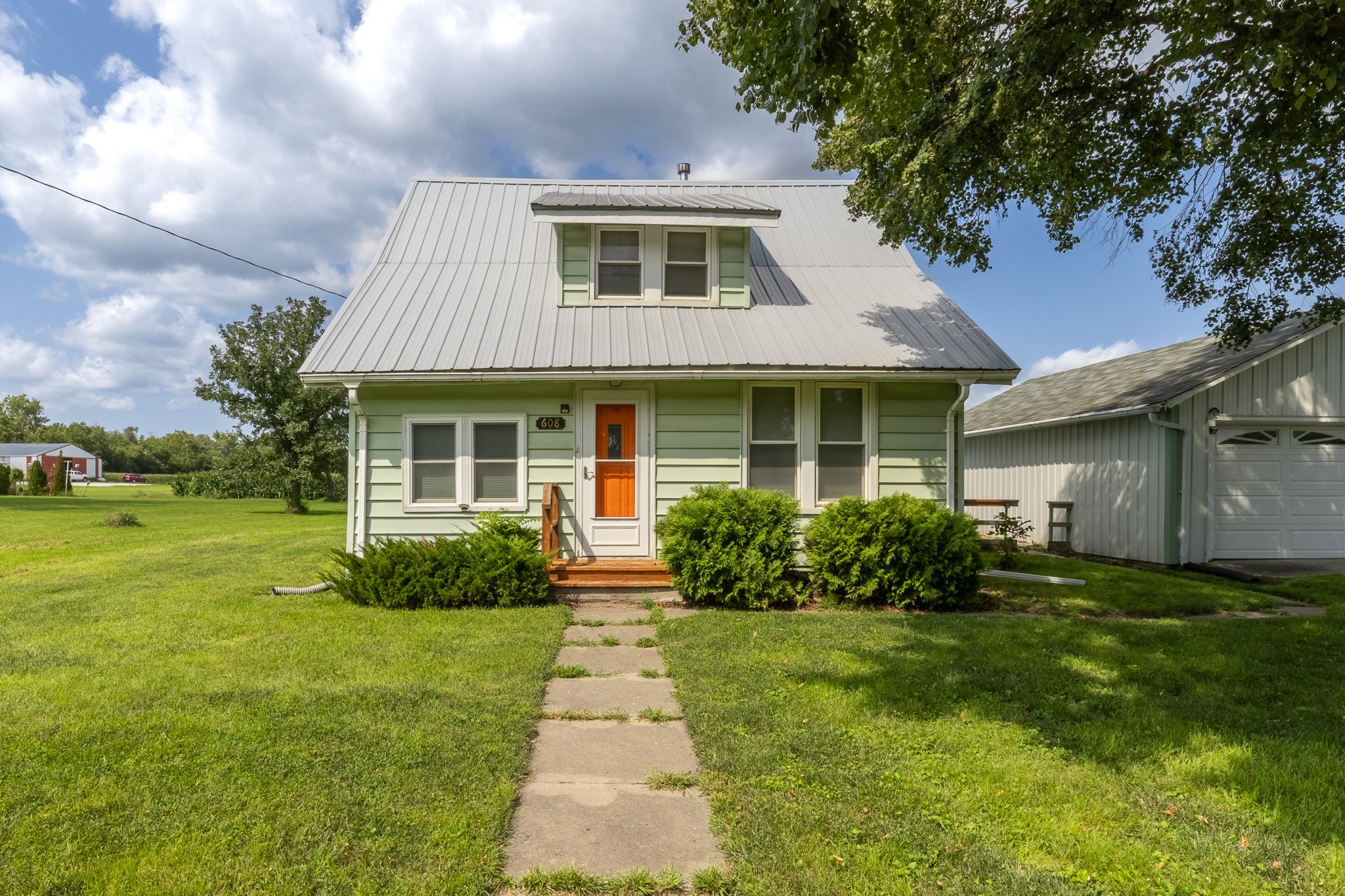 608 E Adams Street Property Photo 1