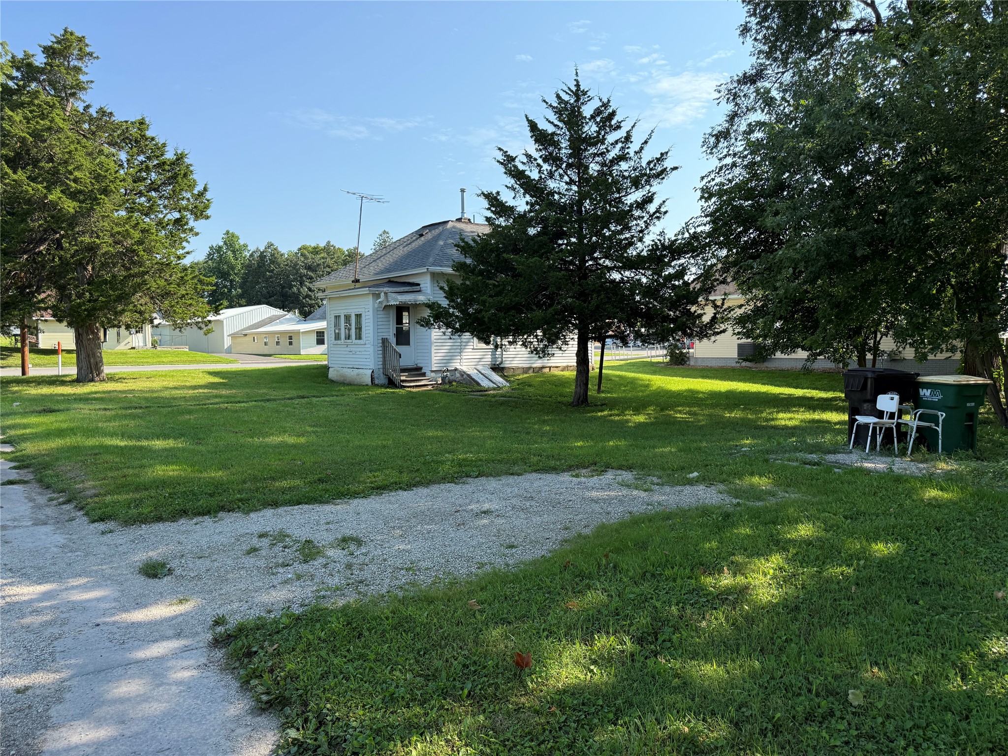 624 W Summit Street Property Photo 3