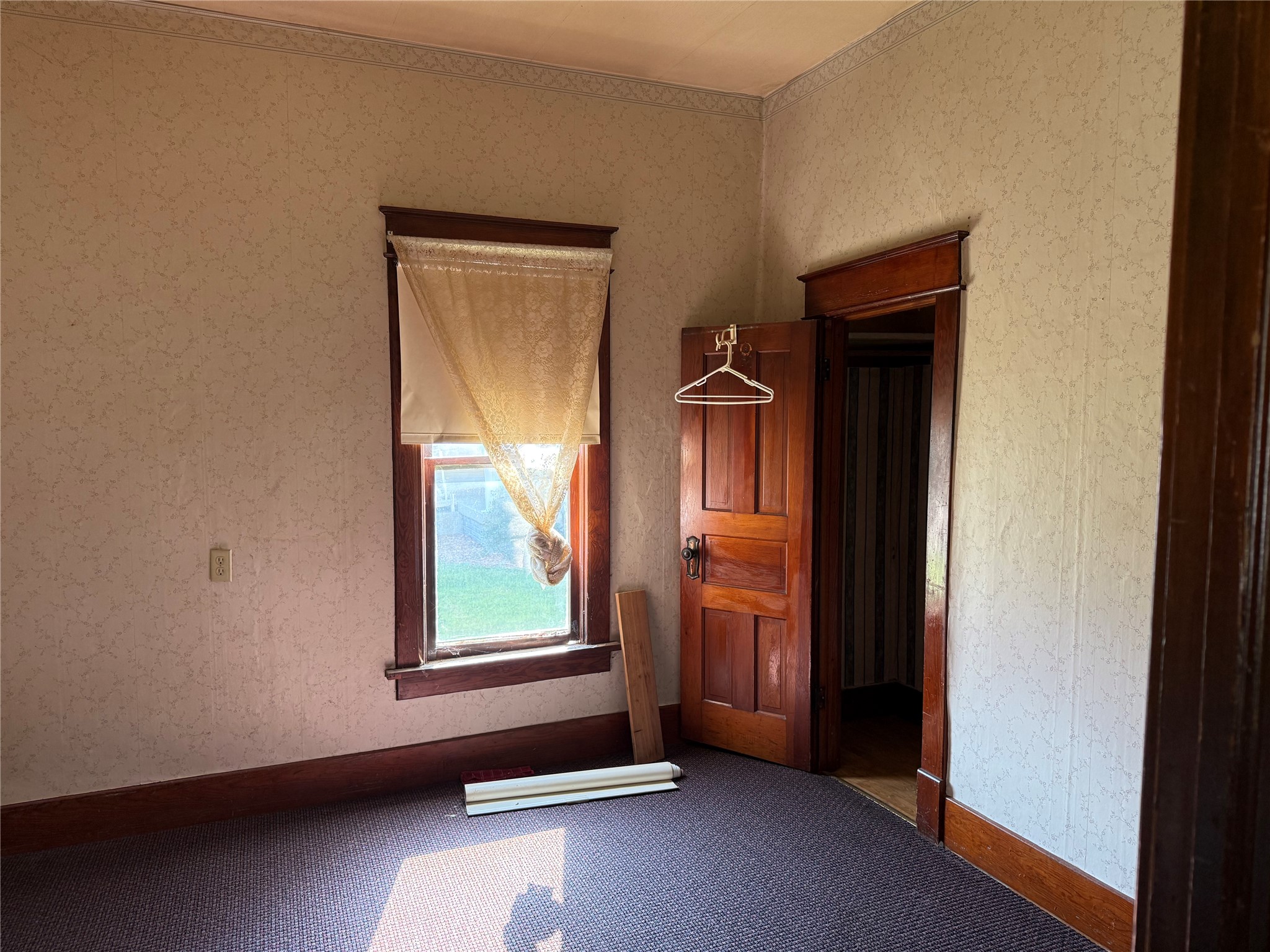 624 W Summit Street Property Photo 8