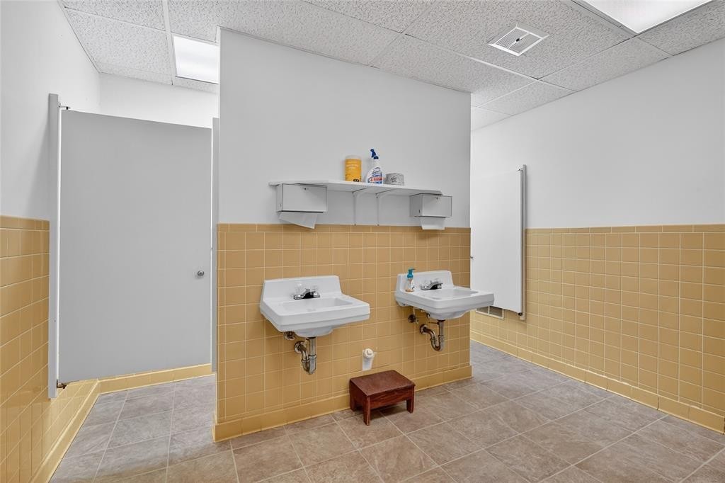 3023 E 29th Street Property Photo 12