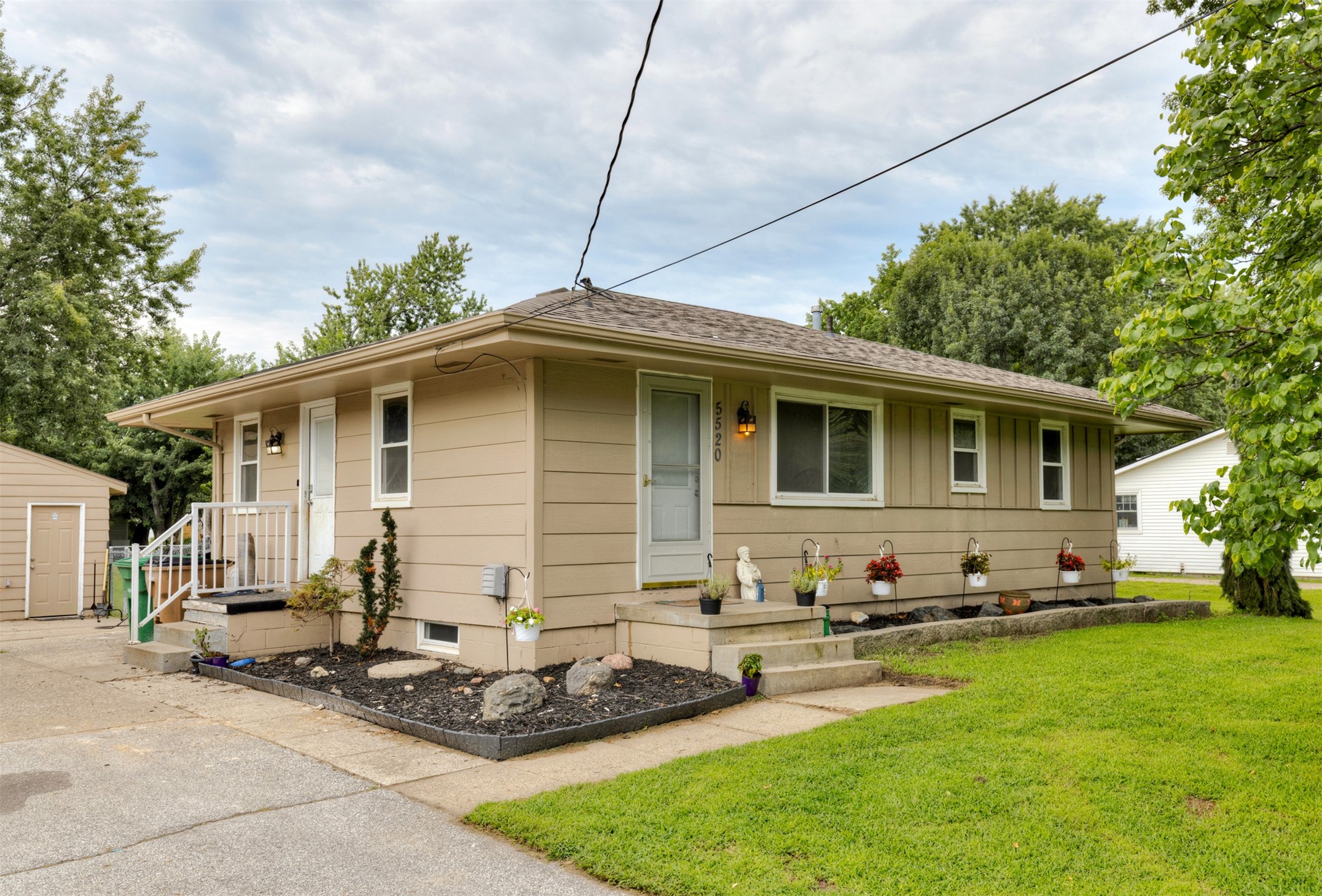 5520 Nw 61st Place Property Photo 1