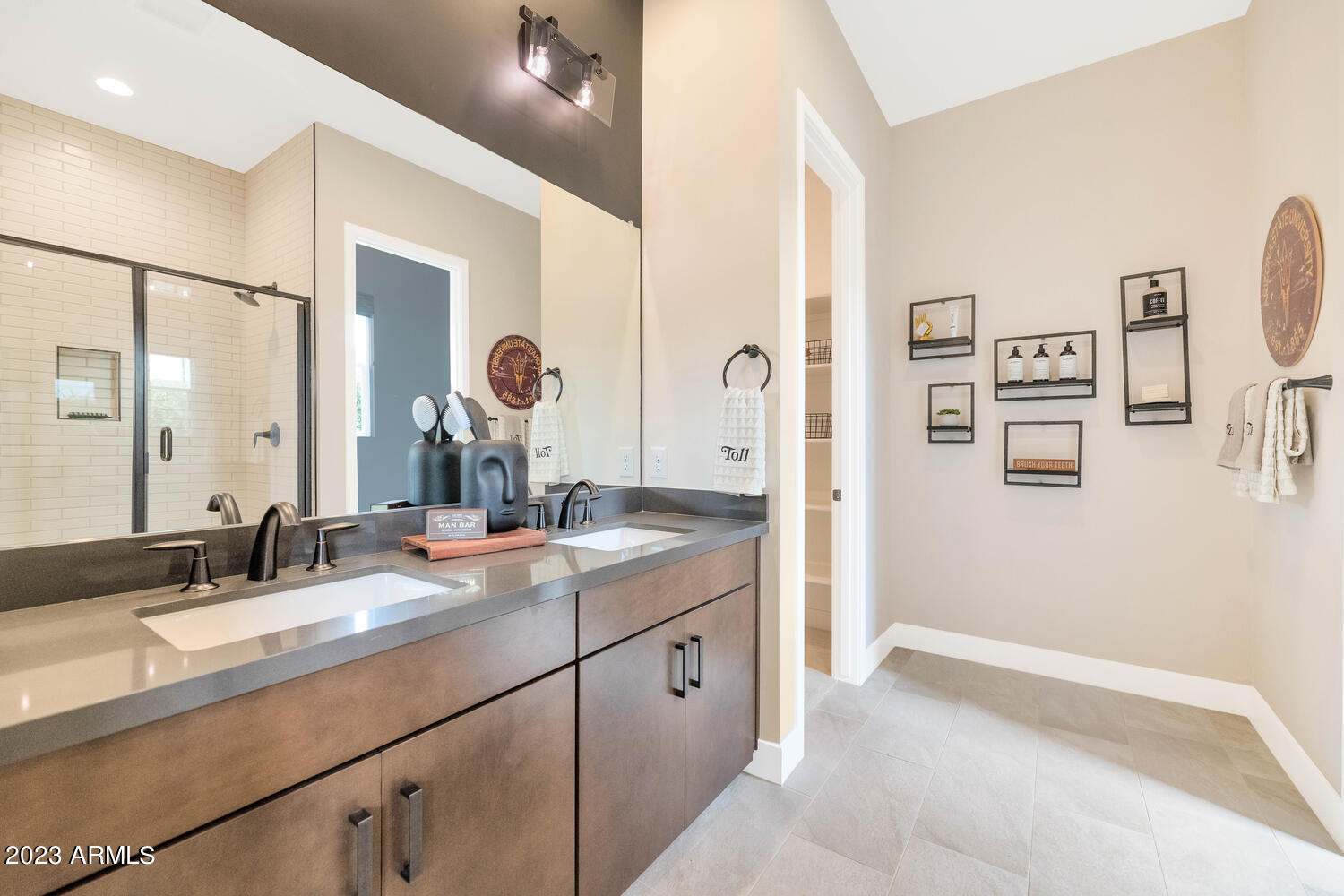 10118 E Tesla Avenue Property Photo 16