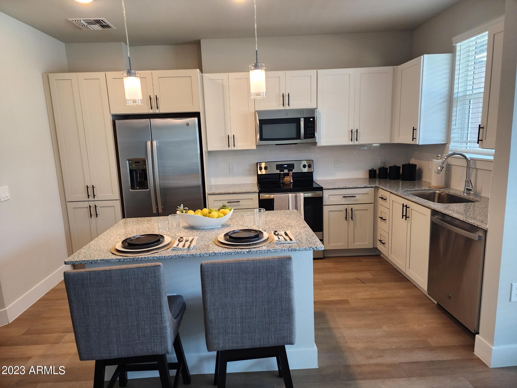 7460 N Zanjero Boulevard Property Photo 2