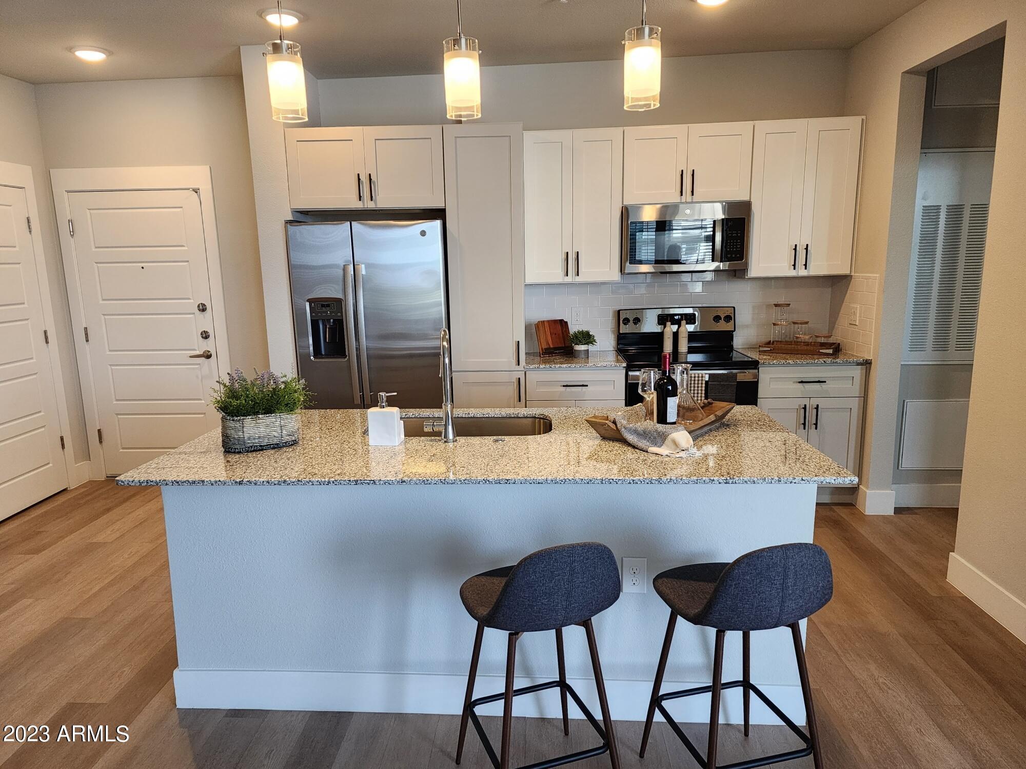 7460 N Zanjero Boulevard Property Photo 2