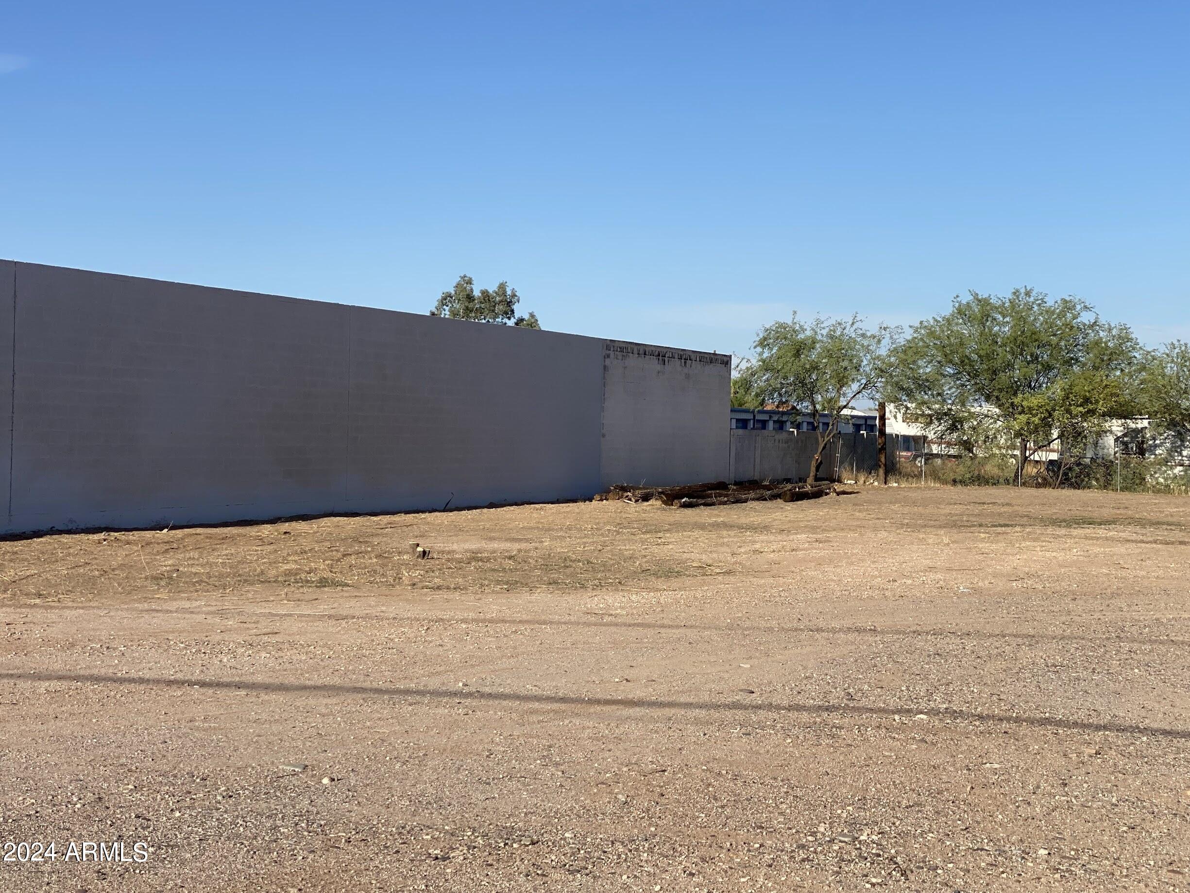 1045 S Arizona Boulevard Property Photo 8