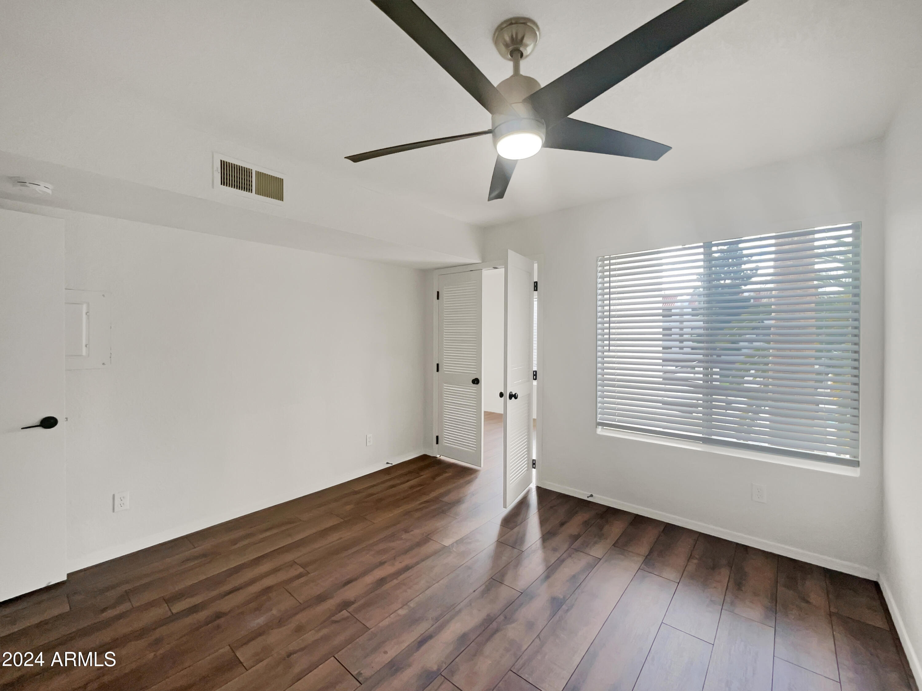 4730 W Northern Avenue Property Photo 5