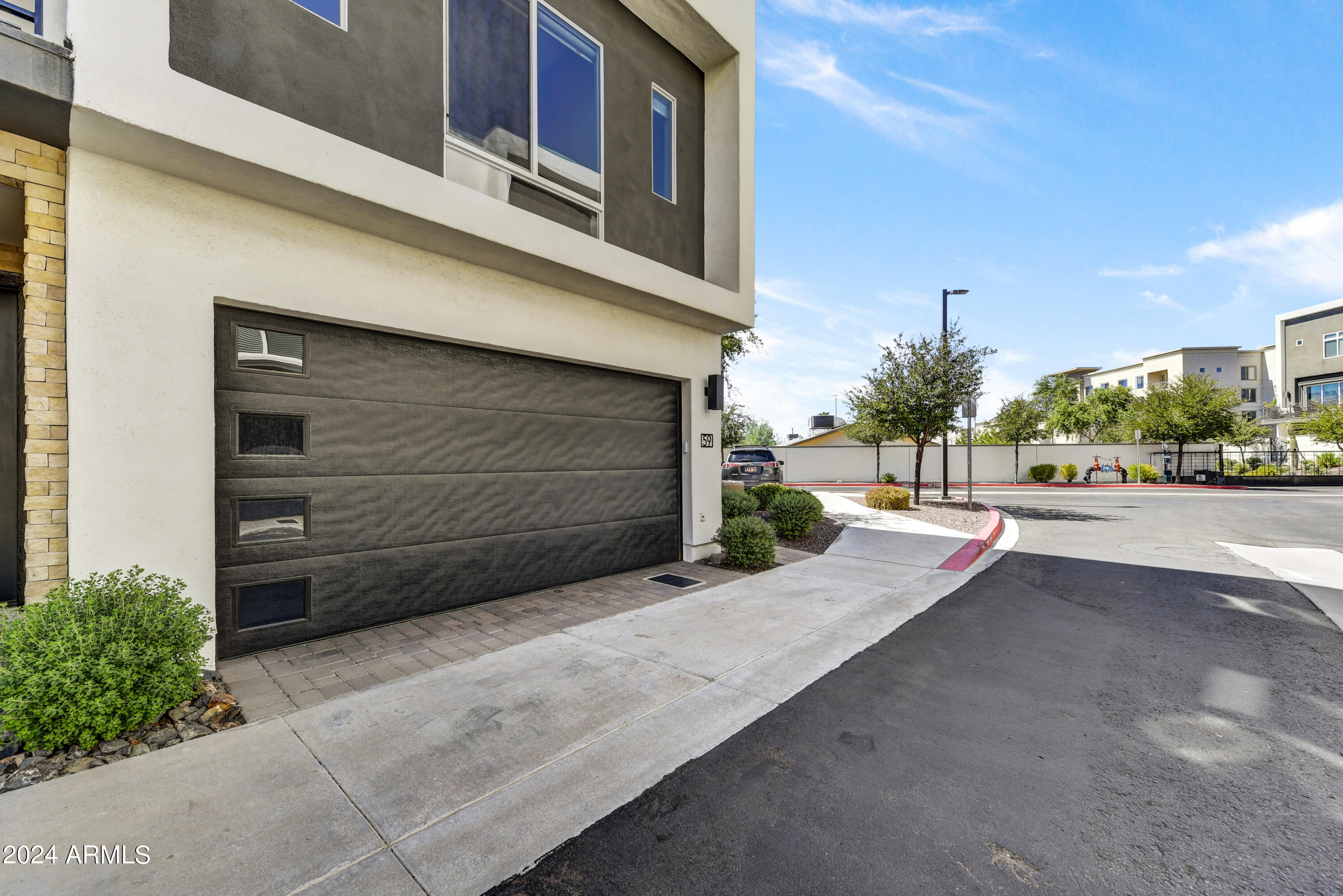 1717 E Morten Avenue Property Photo 3