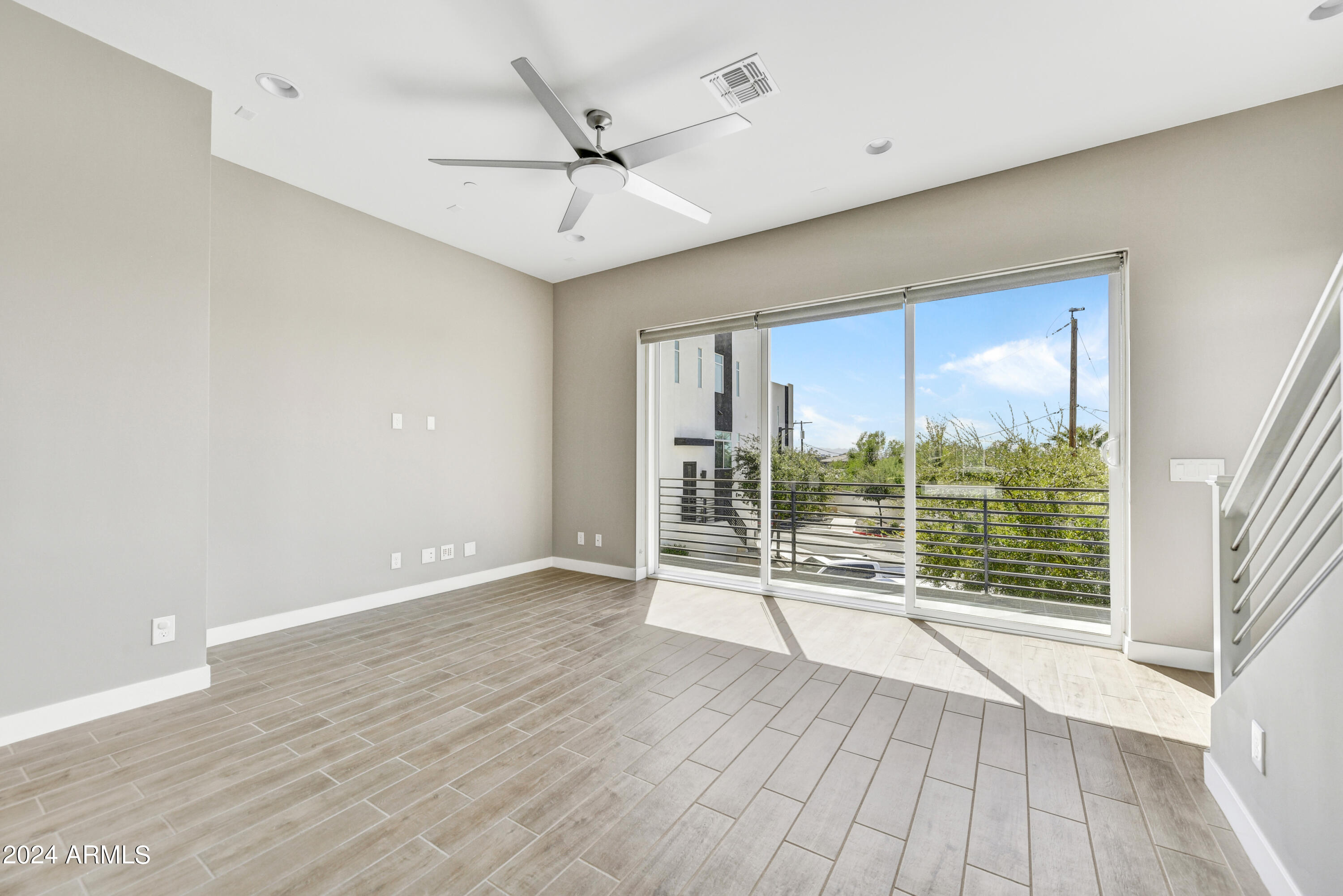 1717 E Morten Avenue Property Photo 11