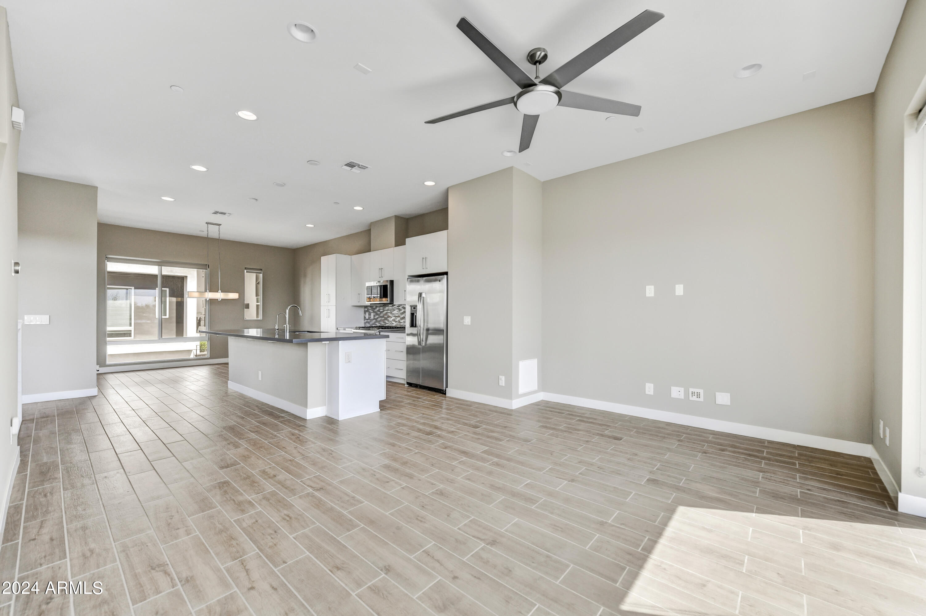 1717 E Morten Avenue Property Photo 13