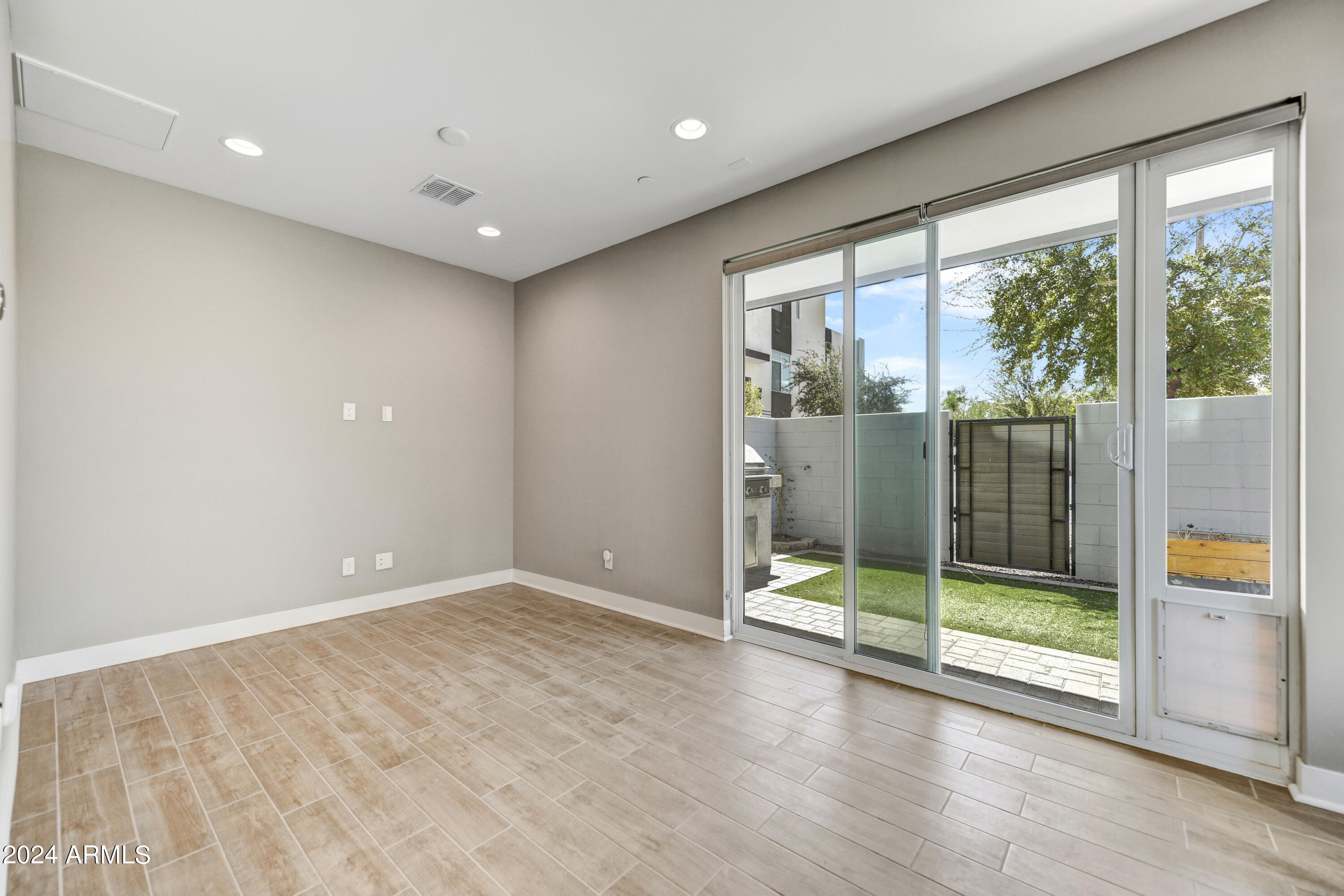 1717 E Morten Avenue Property Photo 21