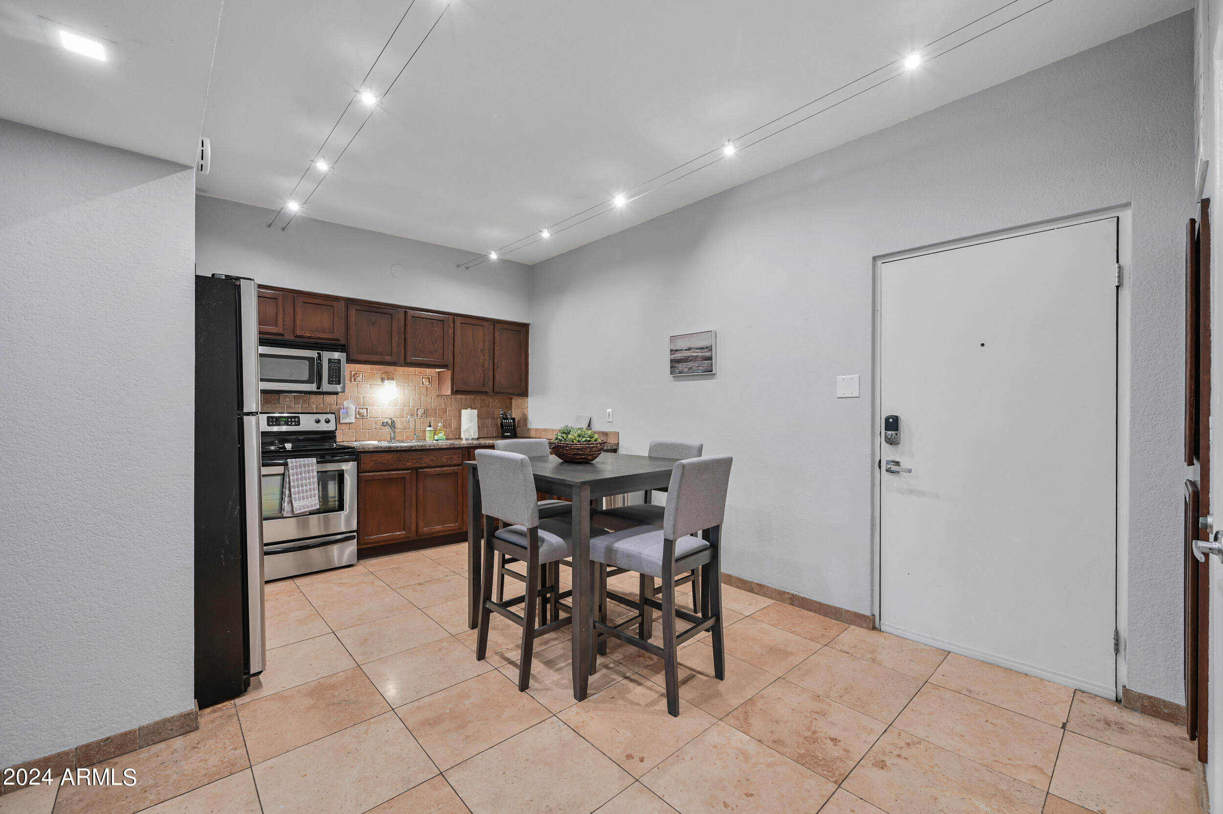 357 E Thomas Road Property Photo 4