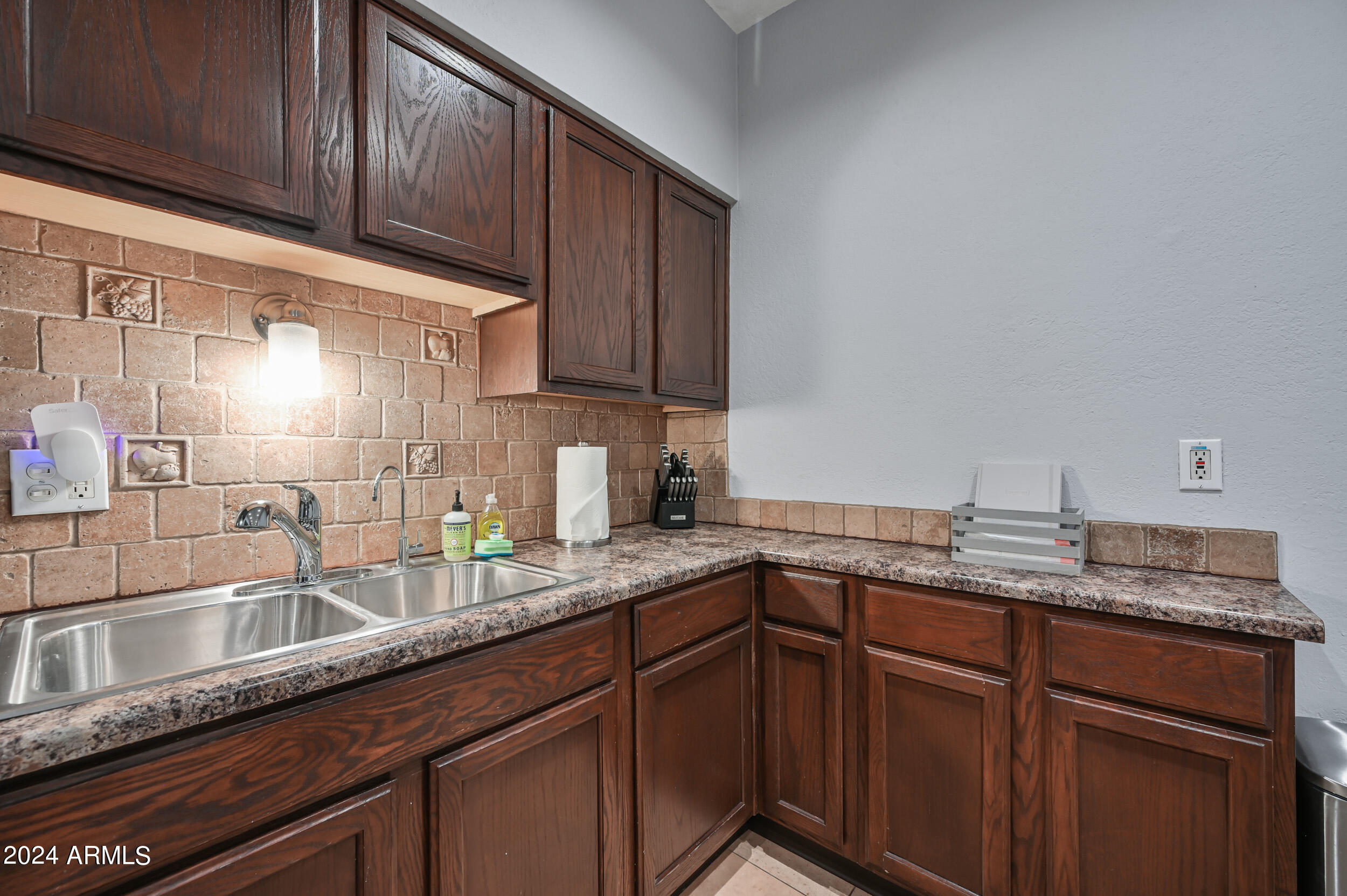 357 E Thomas Road Property Photo 6