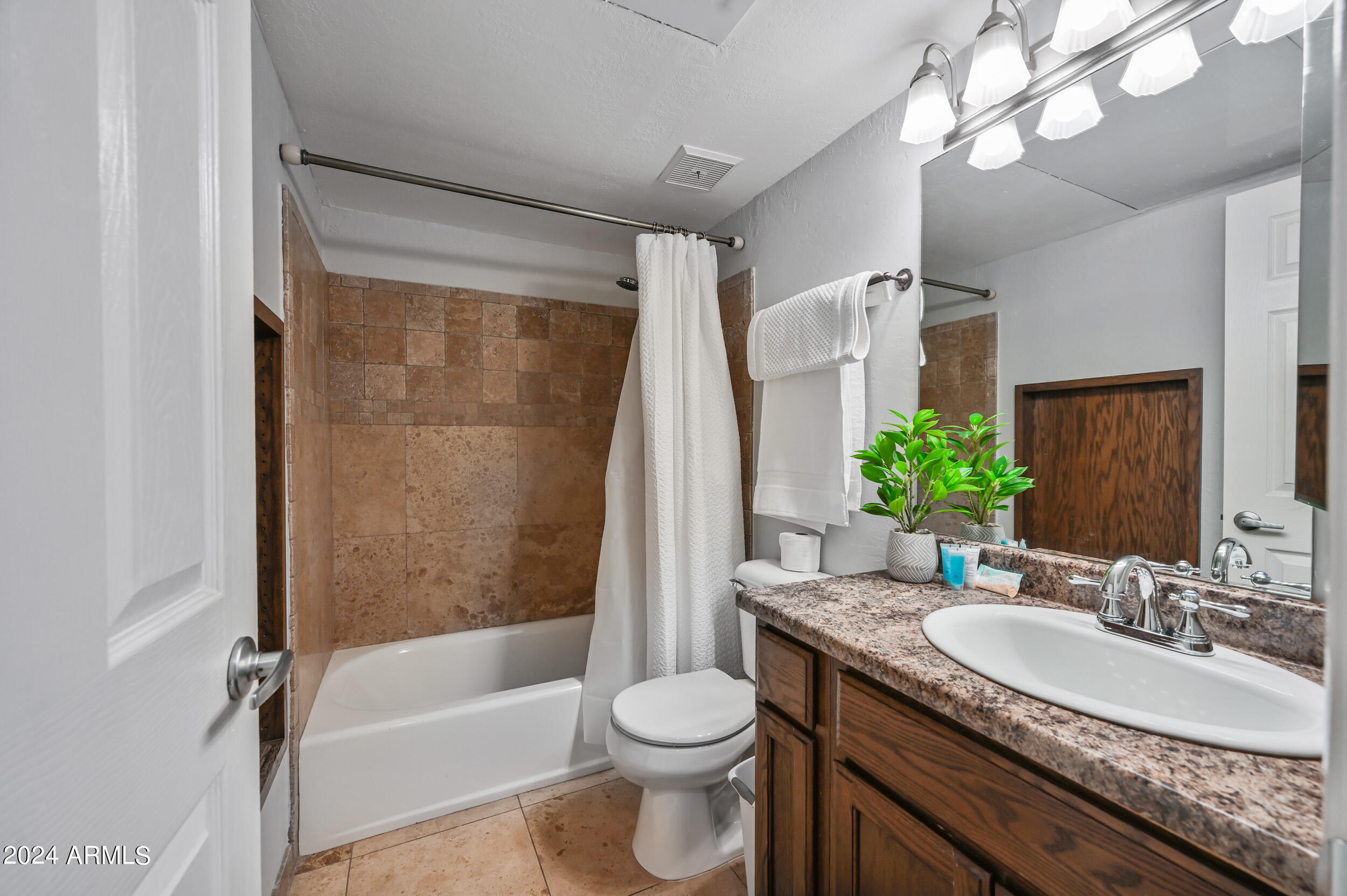 357 E Thomas Road Property Photo 15