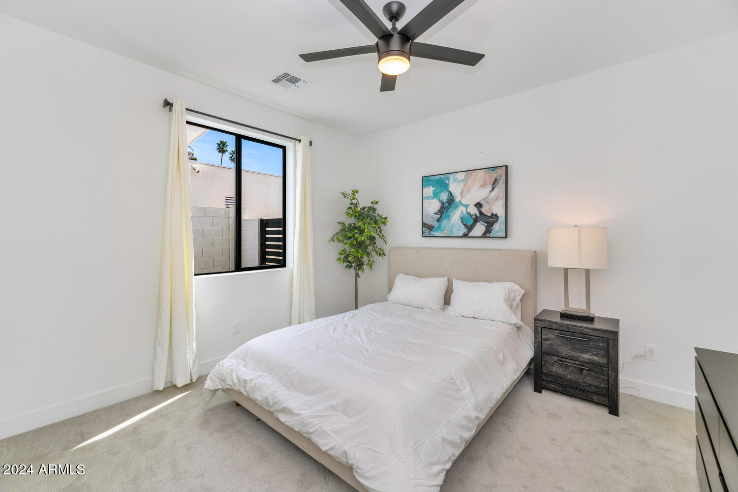 3906 E Cheery Lynn Road Property Photo 17