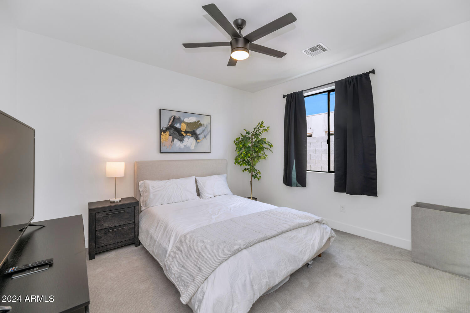 3906 E Cheery Lynn Road Property Photo 18