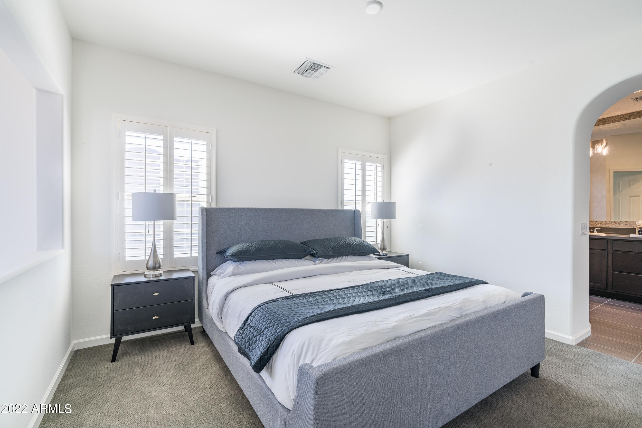 3935 E Rough Rider Road Property Photo 12
