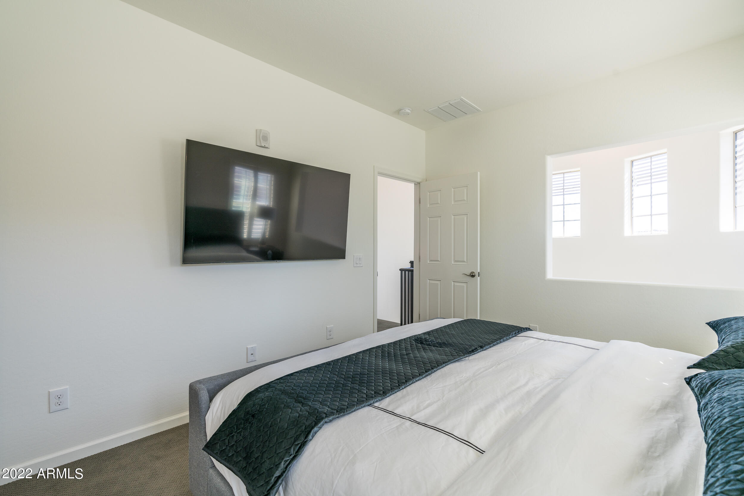 3935 E Rough Rider Road Property Photo 13