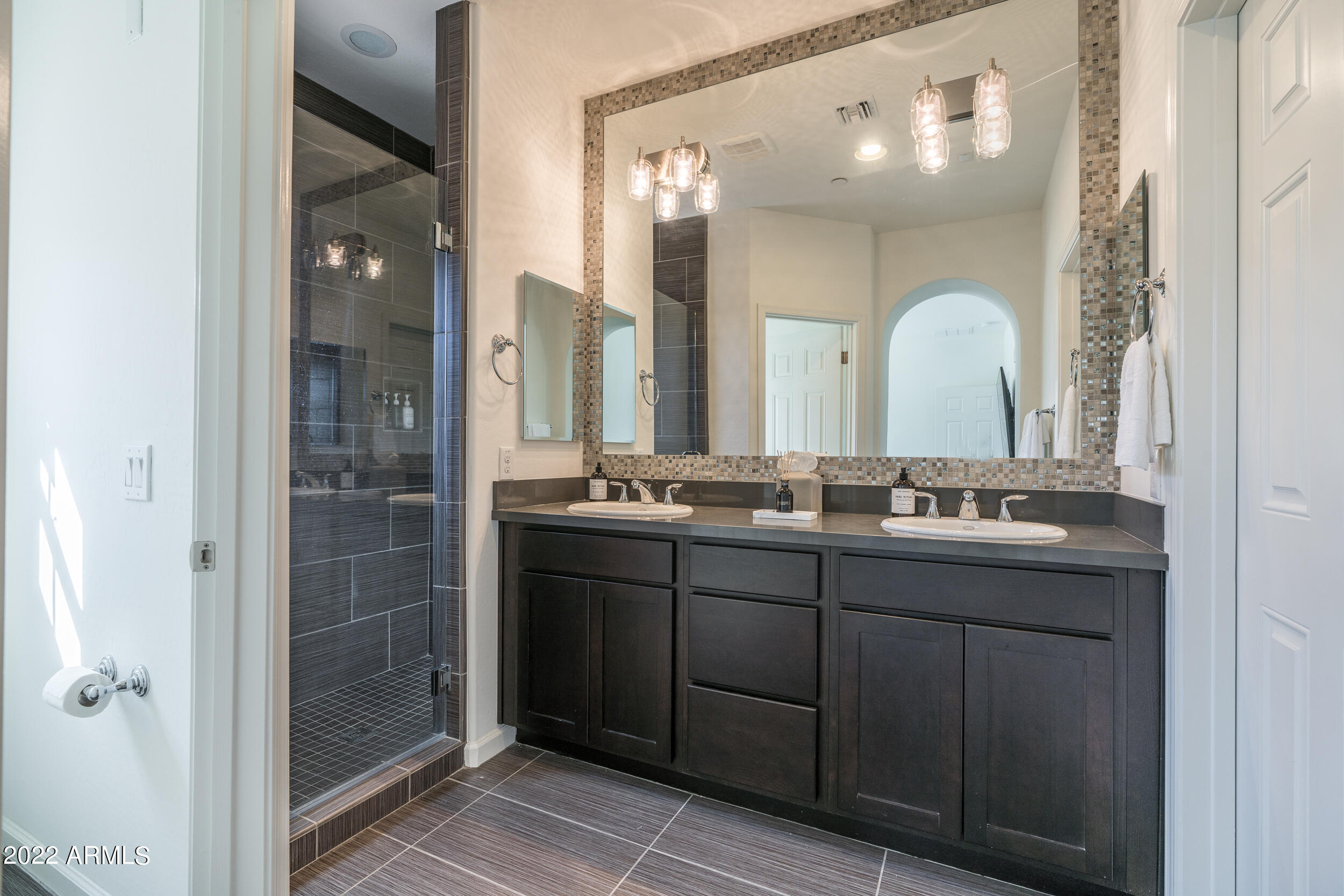3935 E Rough Rider Road Property Photo 14