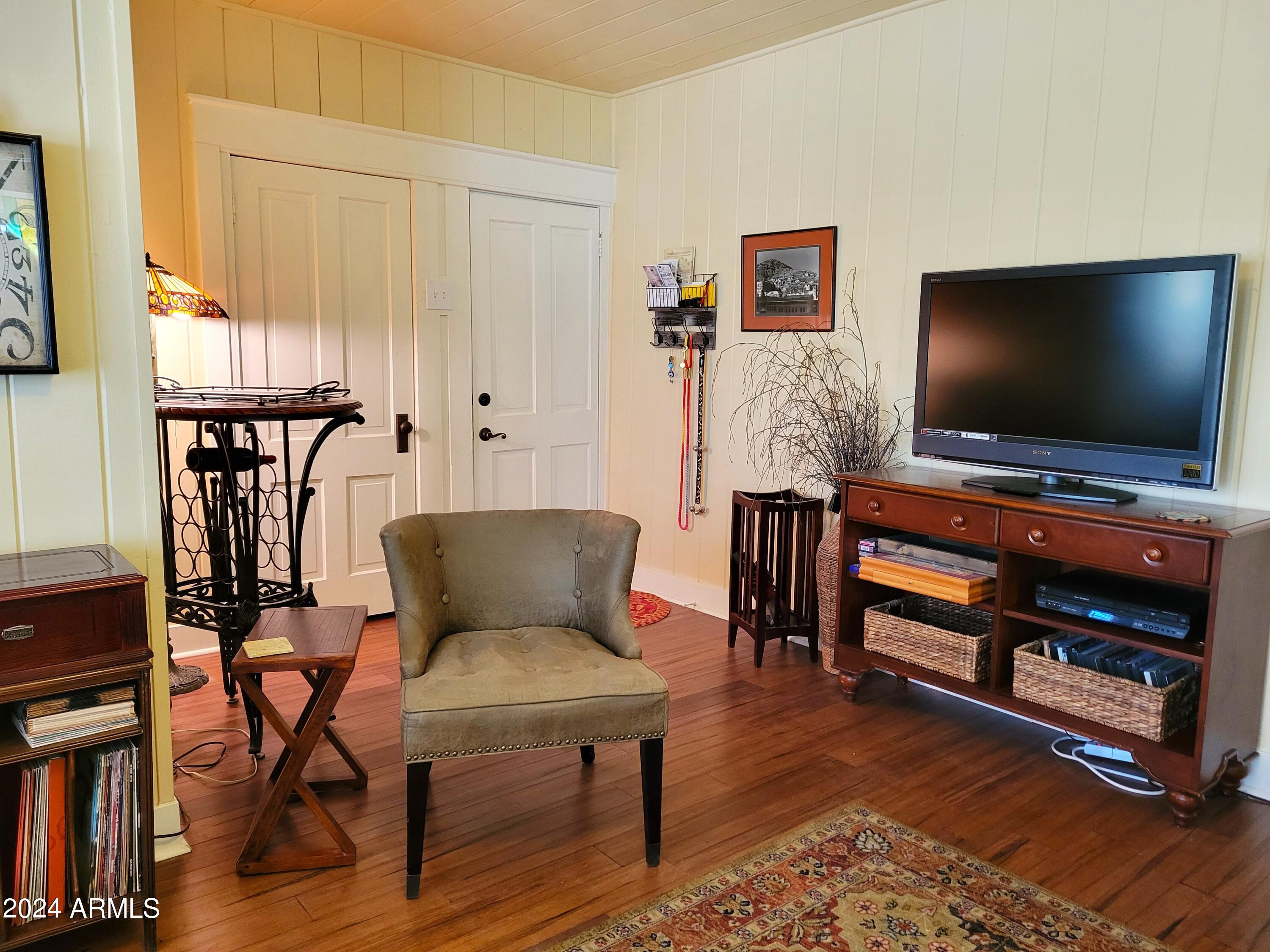 312 E Vista Street Property Photo 10