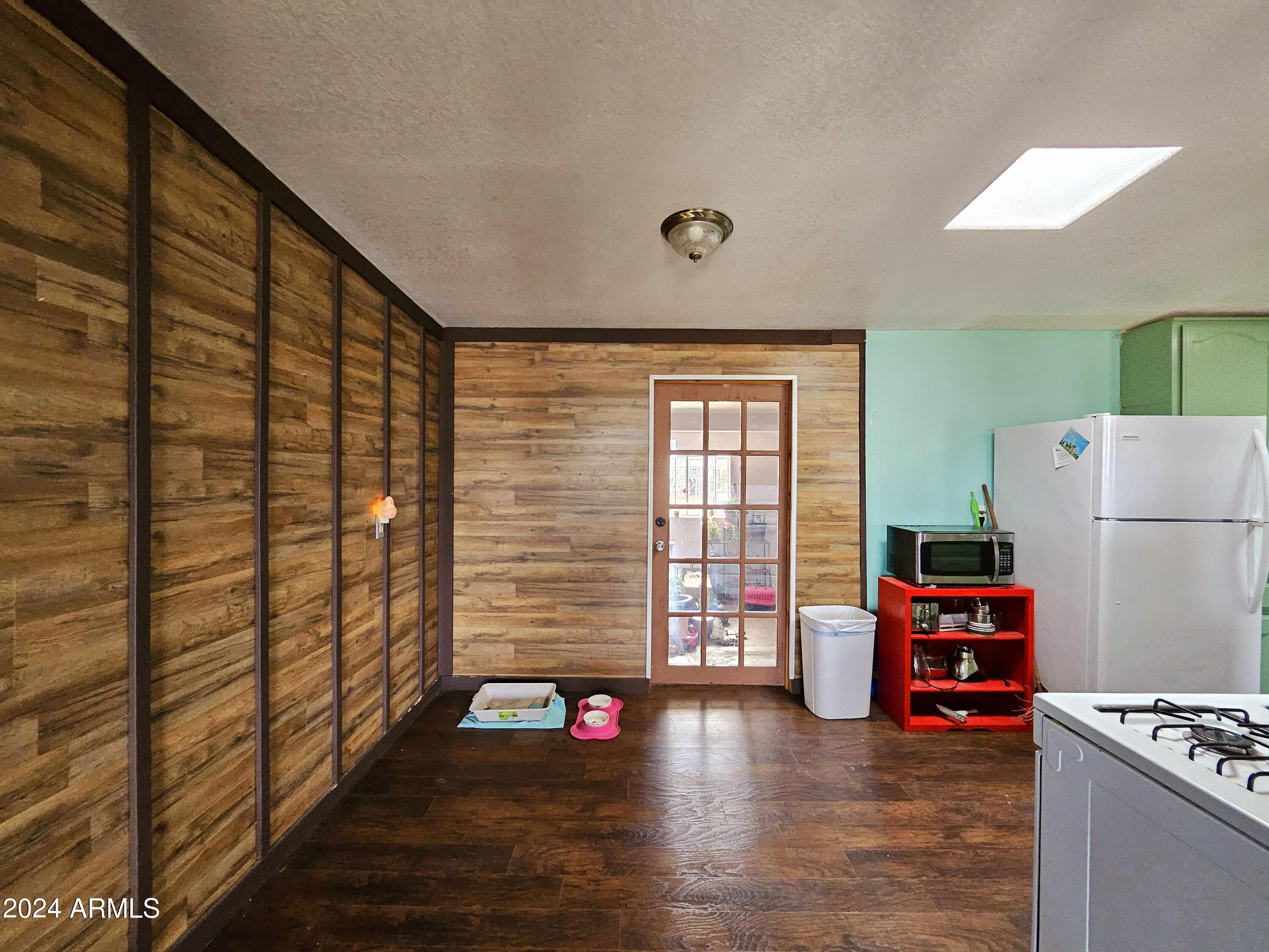 114 E Yuma Street Property Photo 5