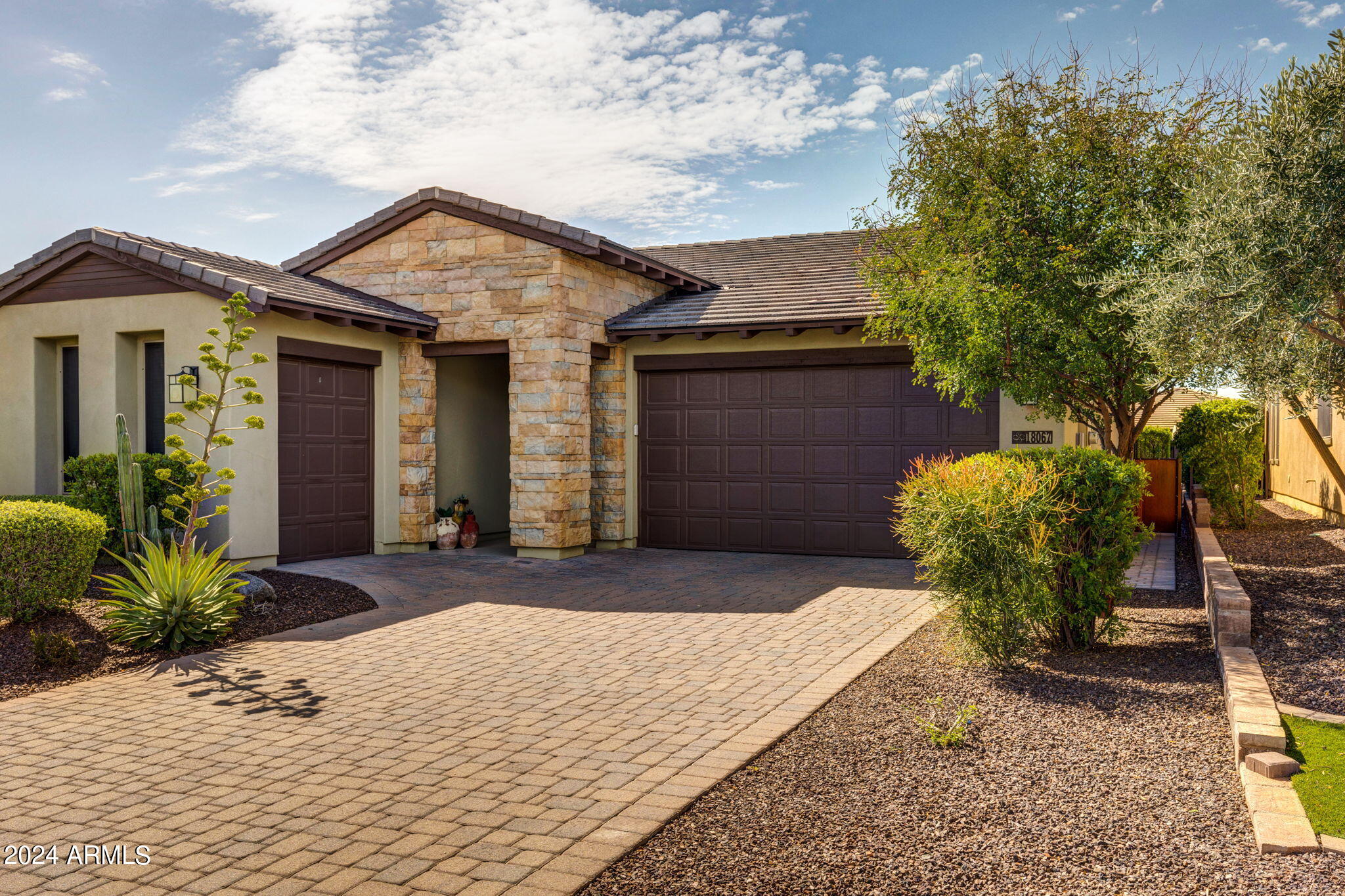 18067 E Vista Desierto Property Photo 3