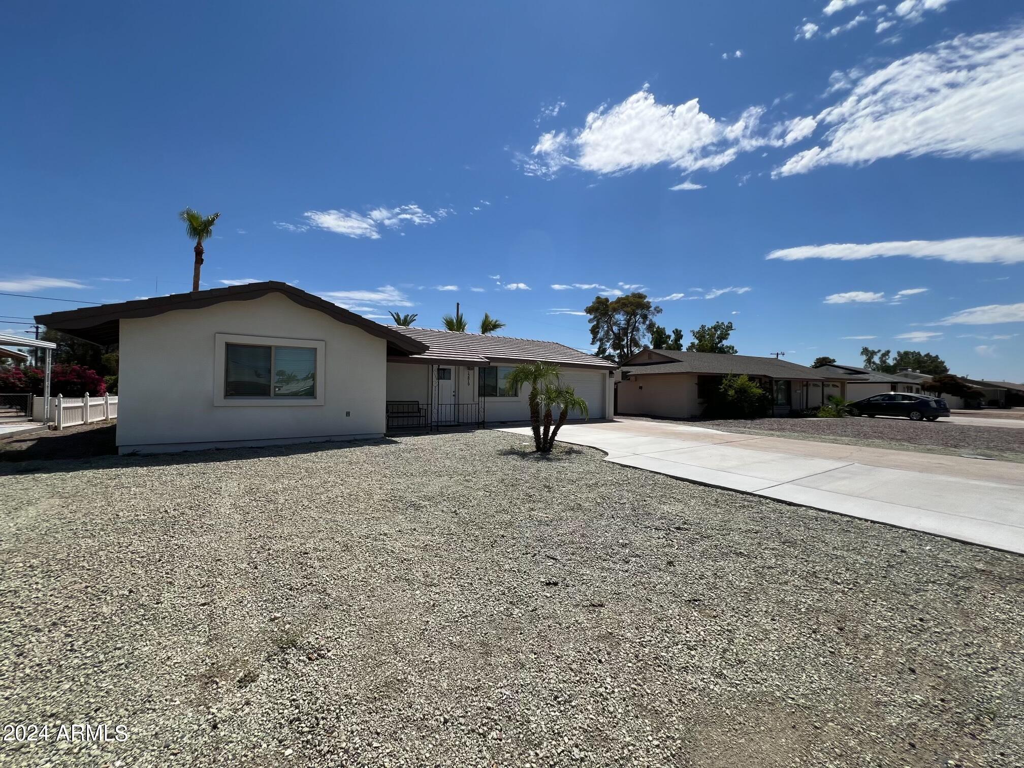 12819 N 111th Avenue Property Photo 2