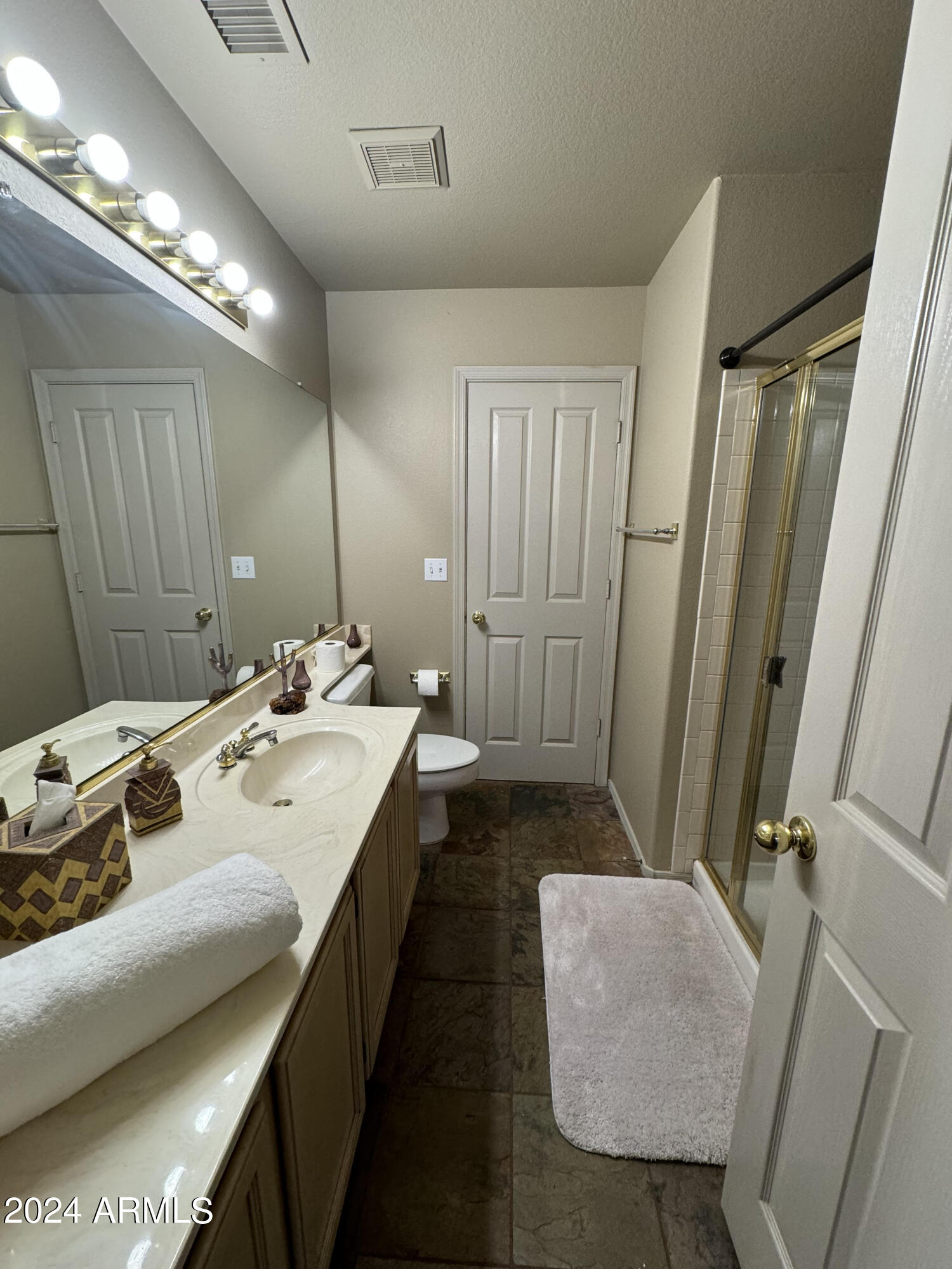 1134 E Amberwood Drive Property Photo 16