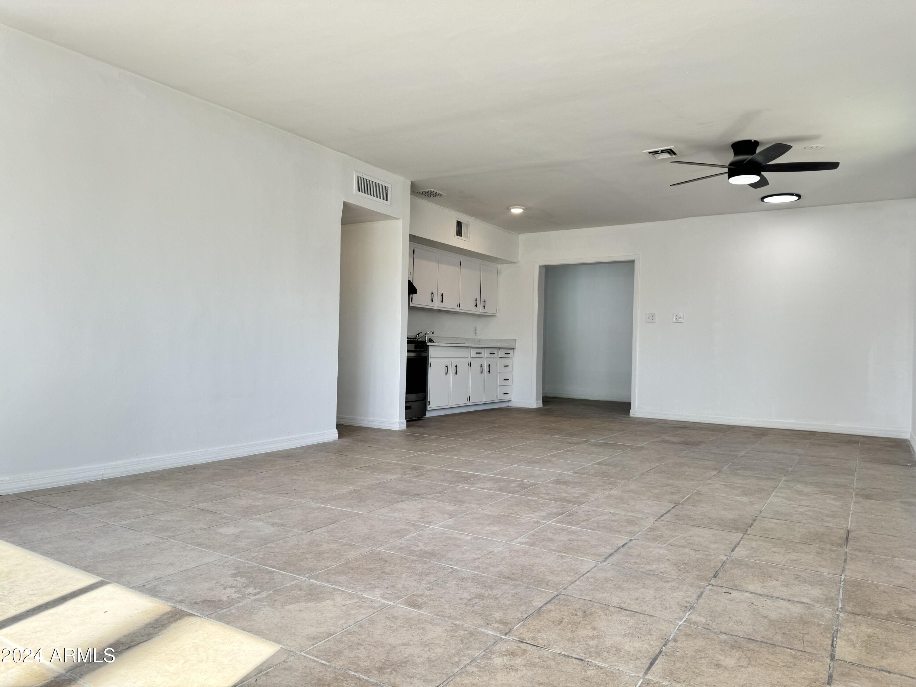 1736 W Indianola Avenue Property Photo 3