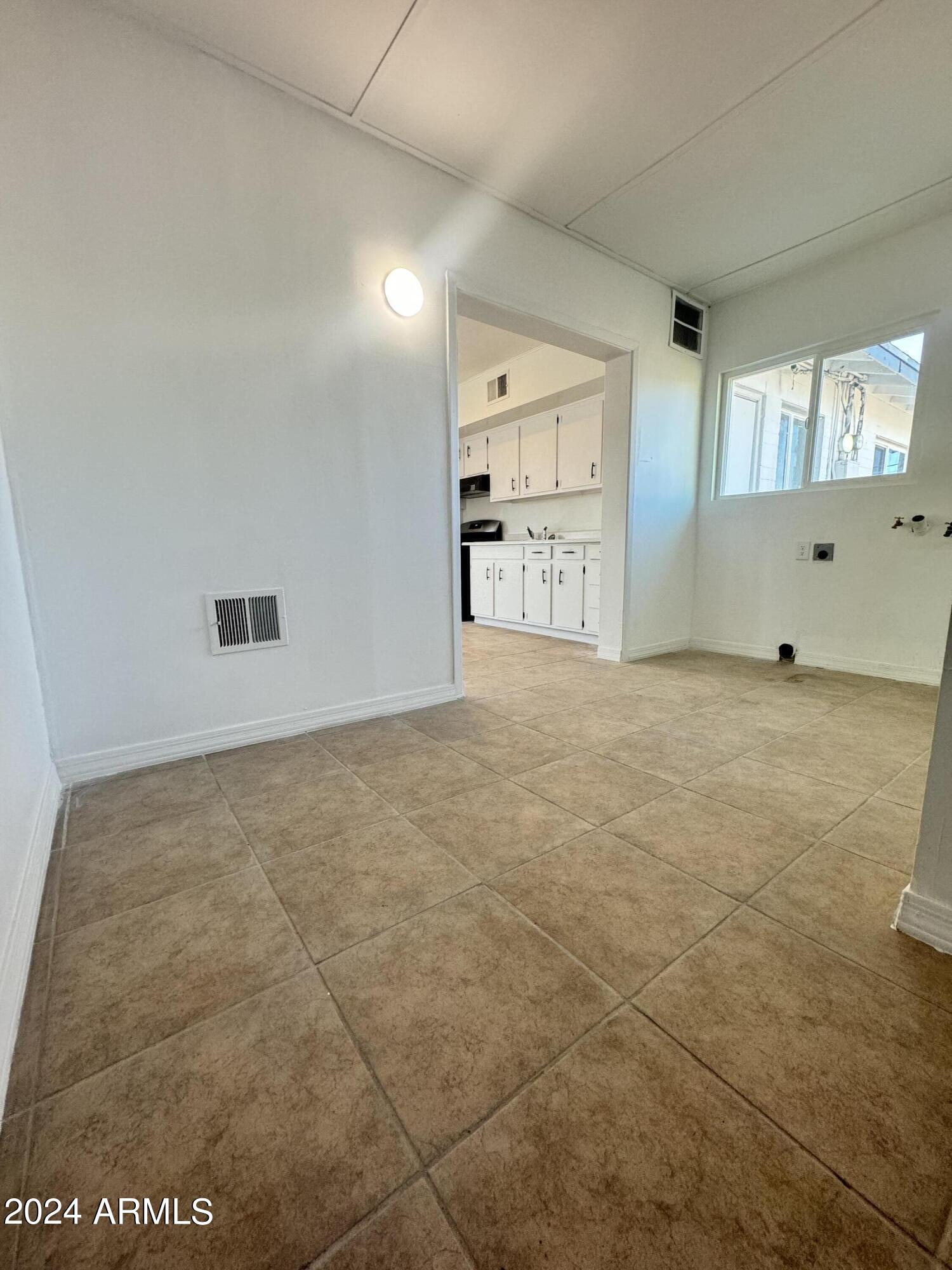 1736 W Indianola Avenue Property Photo 6