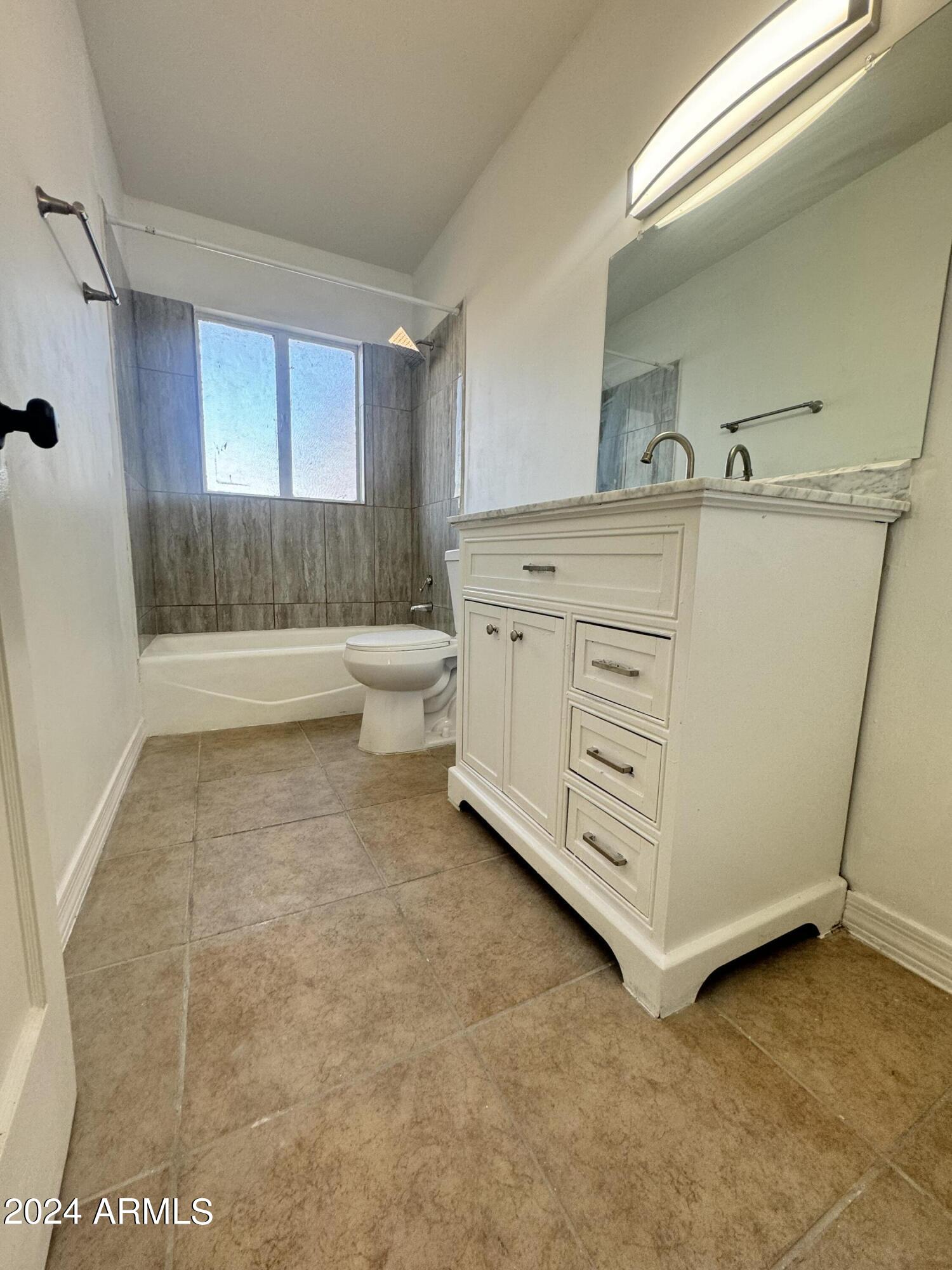 1736 W Indianola Avenue Property Photo 11