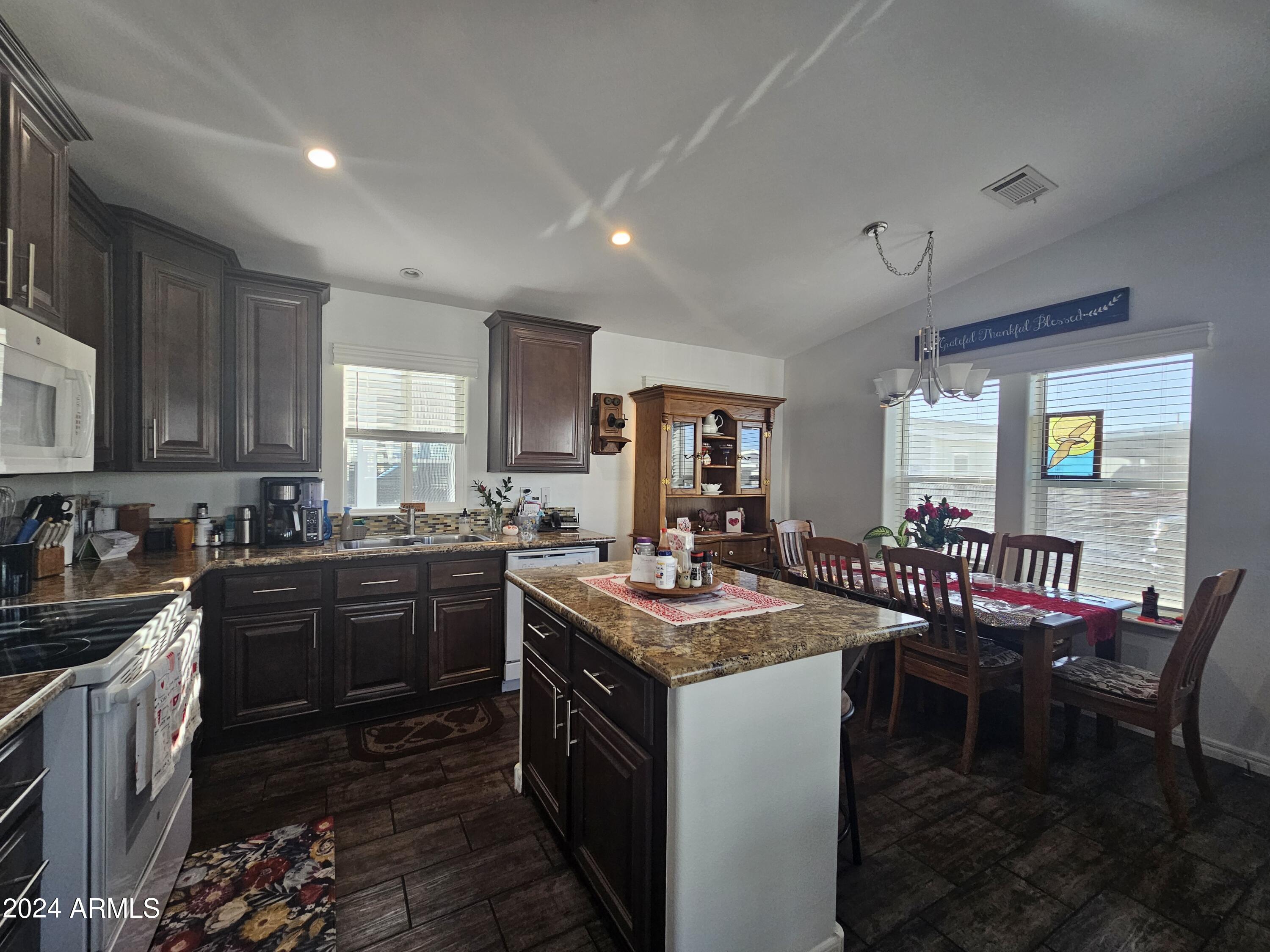 650 N Hawes Road Property Photo 17