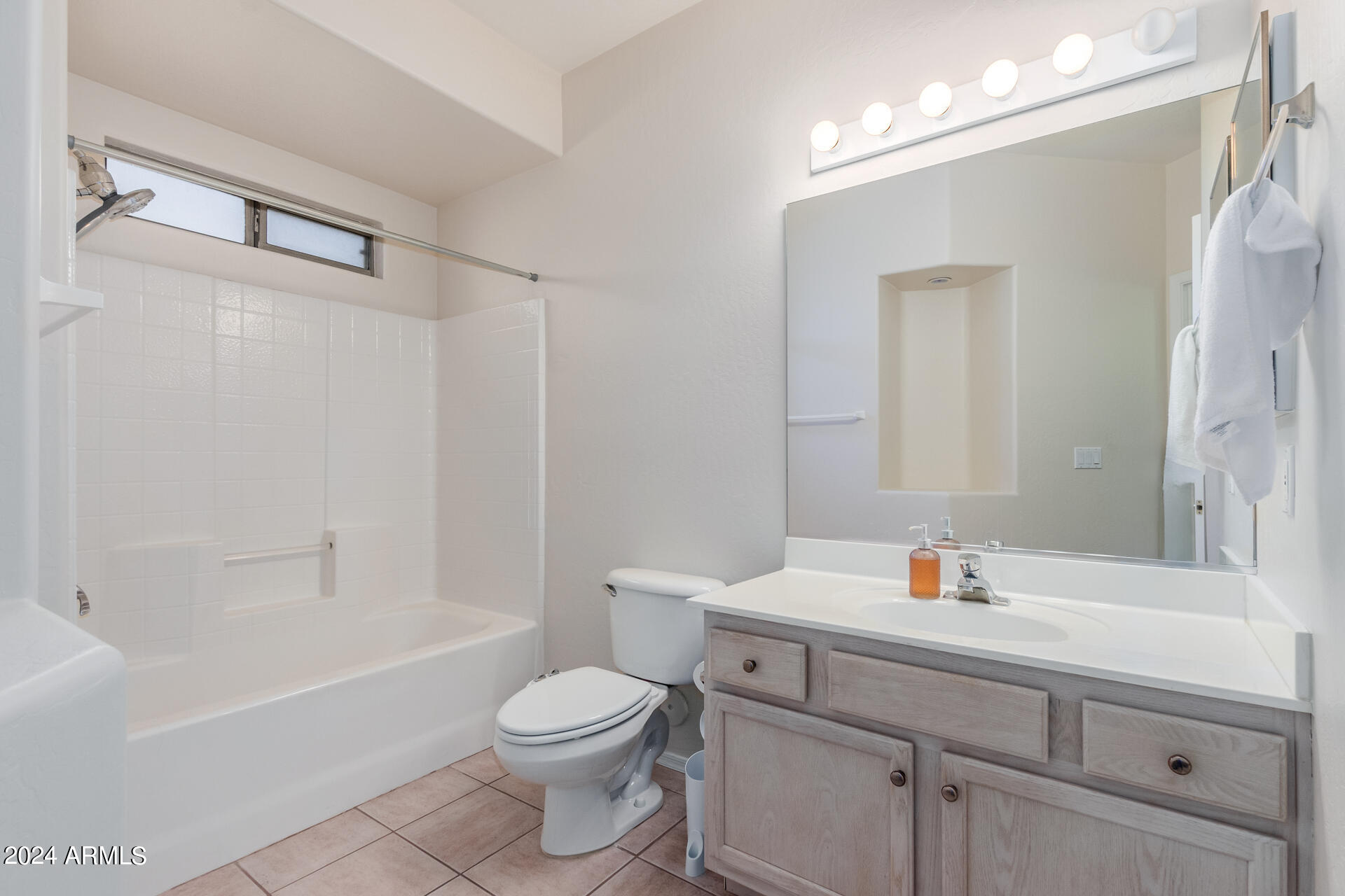 1351 N Pleasant Drive Property Photo 16