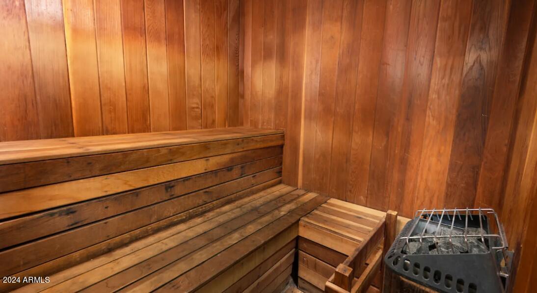 4215 N Drinkwater Boulevard Property Photo 9