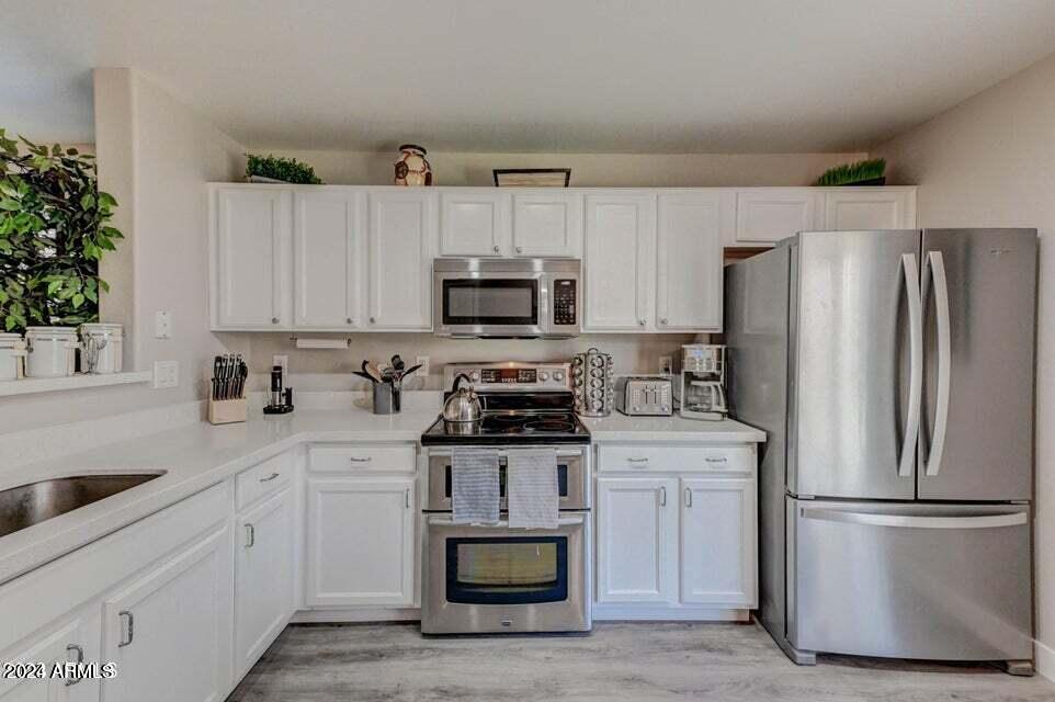 2477 E Meadow Land Drive Property Photo 3