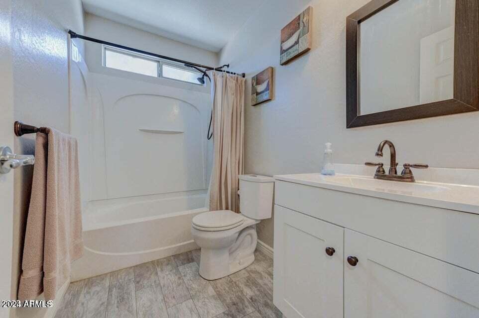 2477 E Meadow Land Drive Property Photo 13
