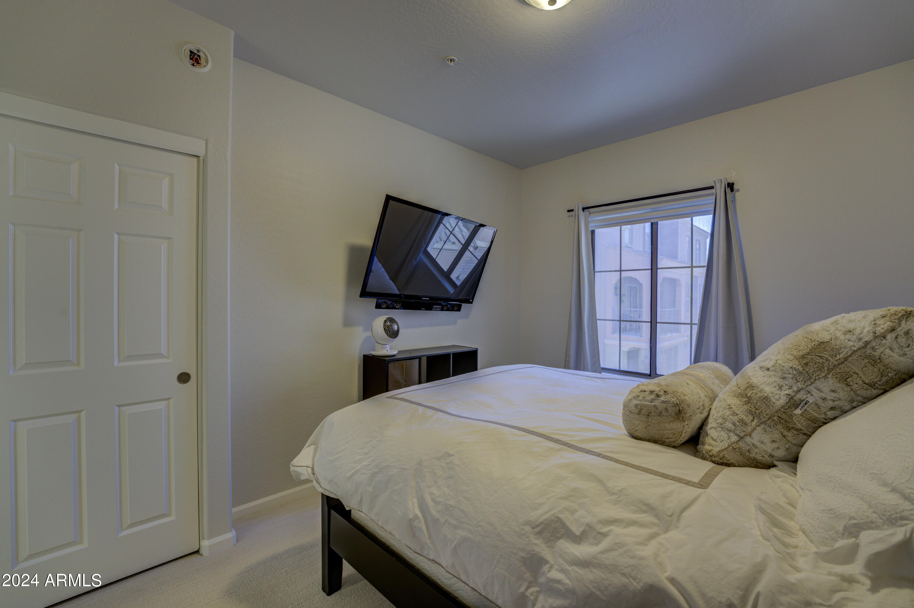 3935 E Rough Rider Road Property Photo 20